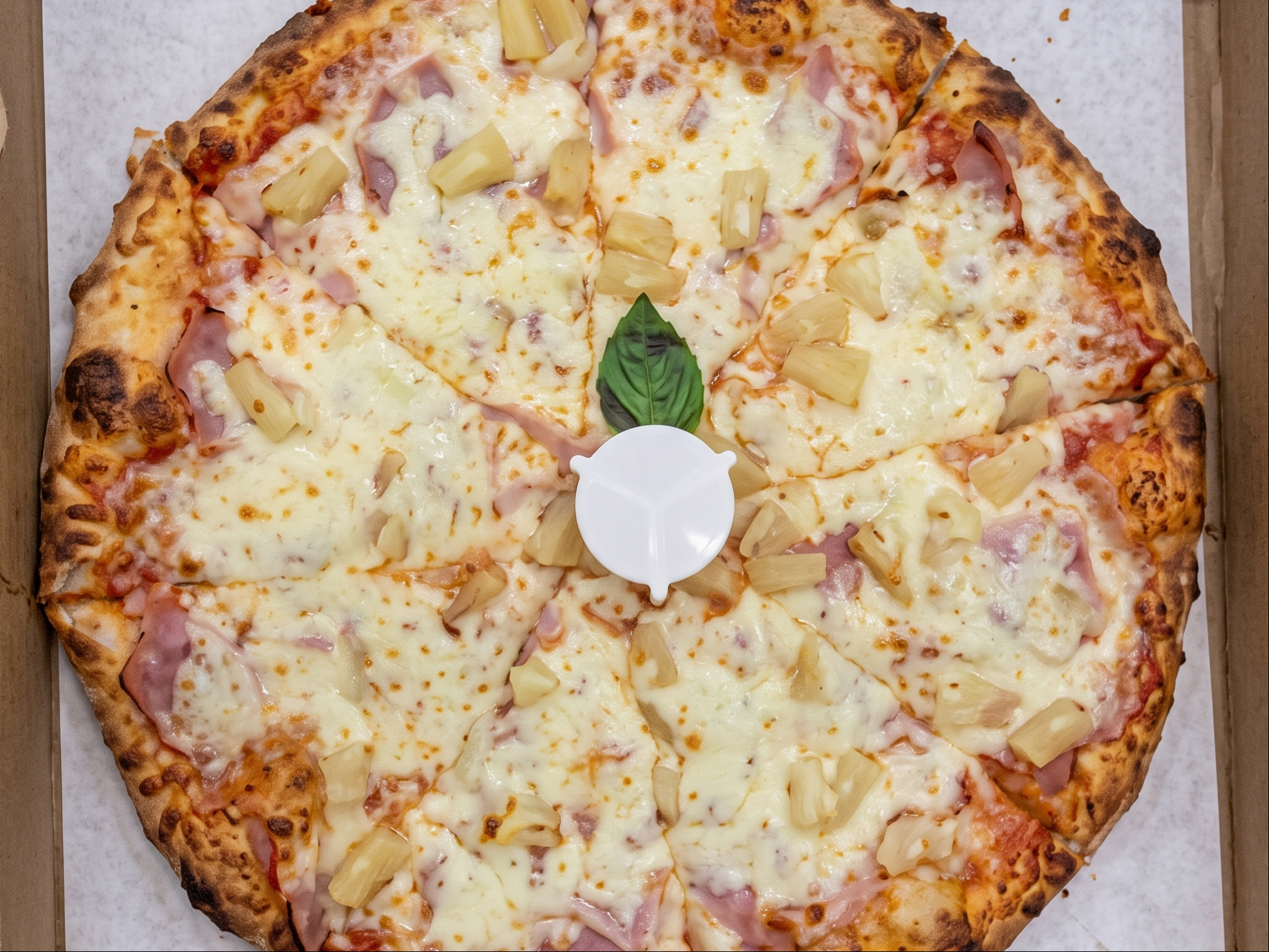 Med Hawaiian Pizza.