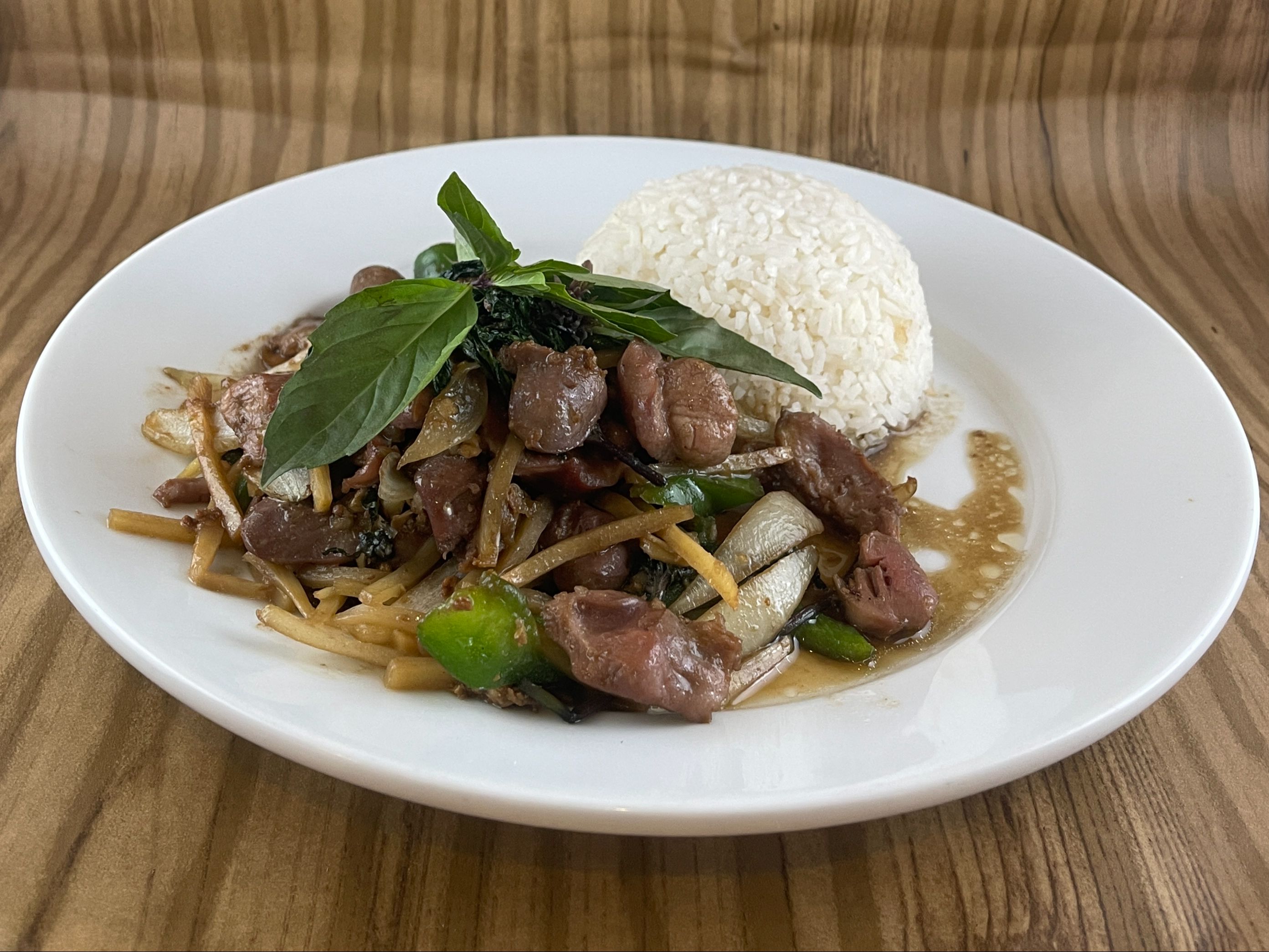 BASIL CHICKEN INNARD กะเพราเครื่องในไก่.