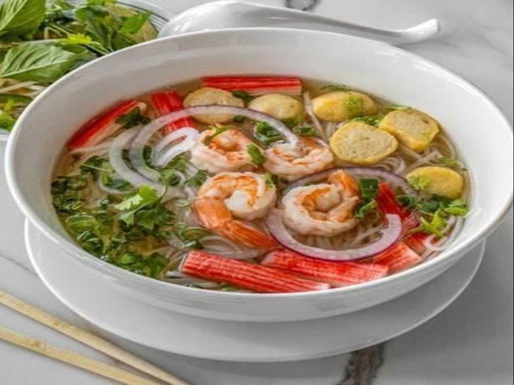 P9. Seafood Pho.