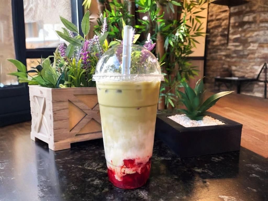 N41. Strawberry Matcha Milk Tea.