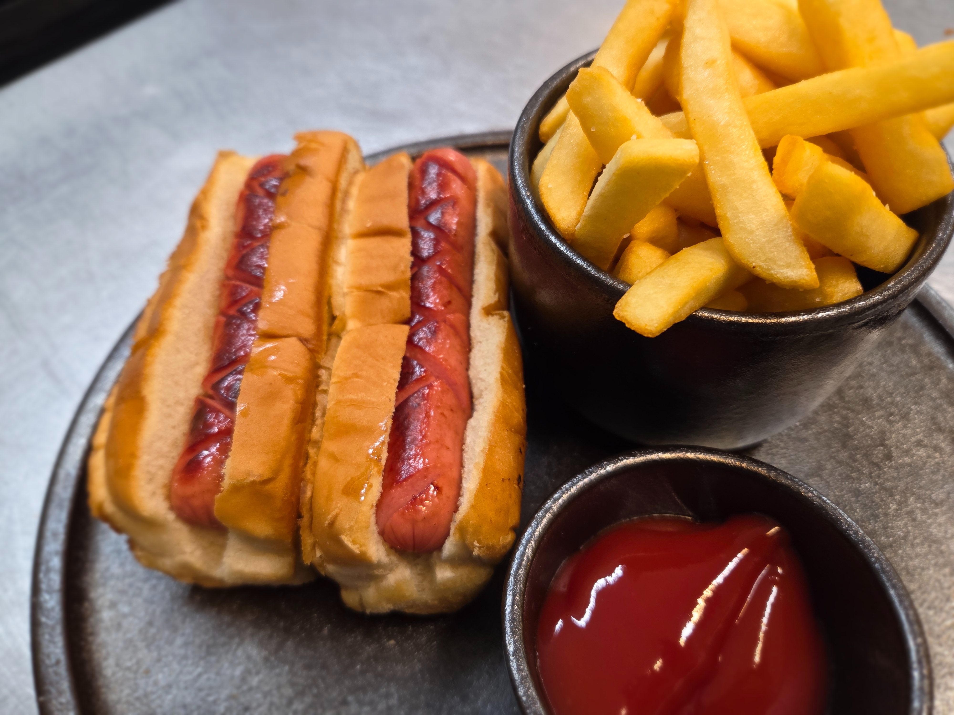 Grilled Hot Dogs (2) w / Fries