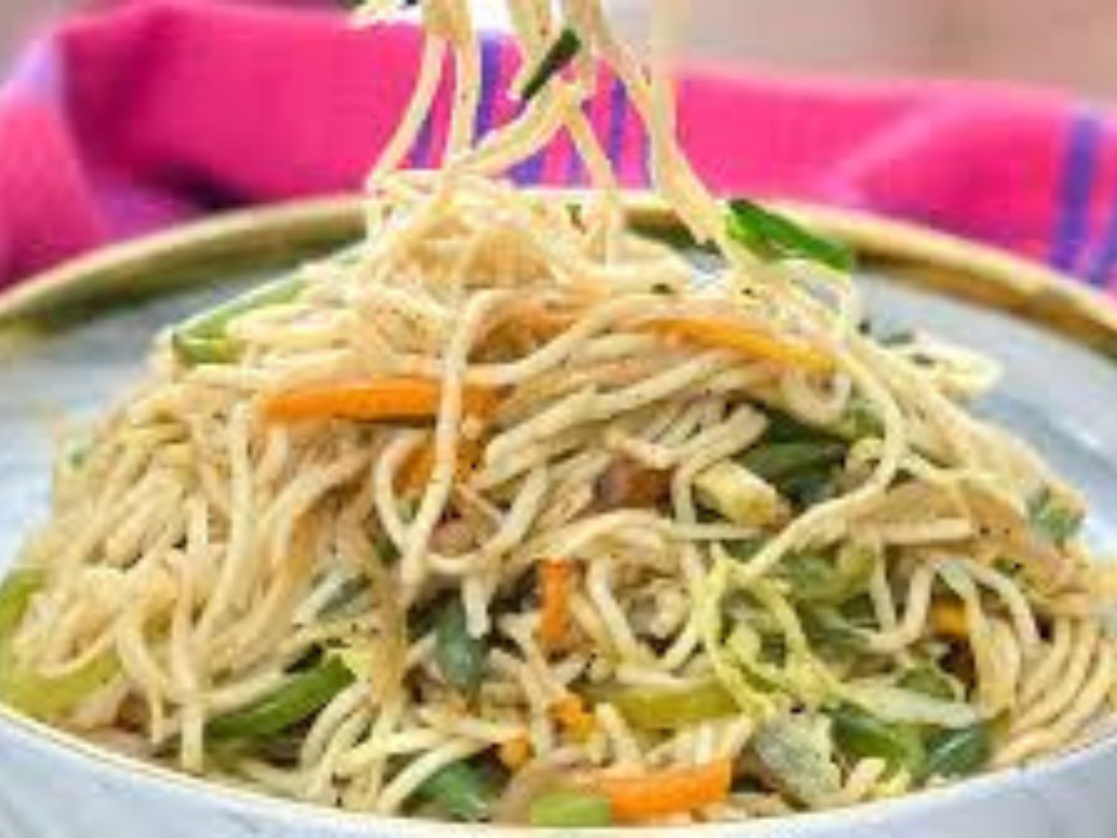 Veg Hakka Noodles+.