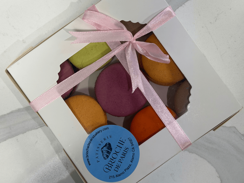 Mini Macarons 9 pack.