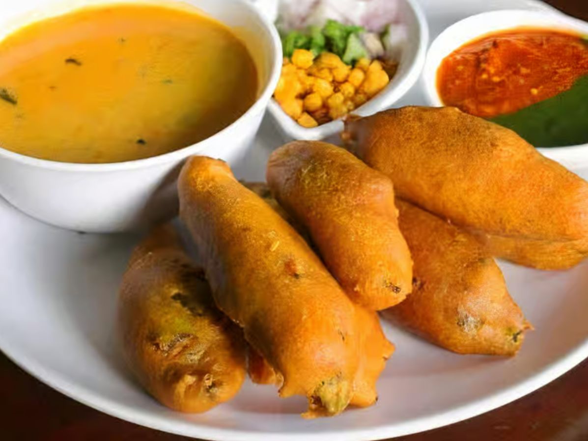 Chili pakora/ Mirchi (5 Pieces).