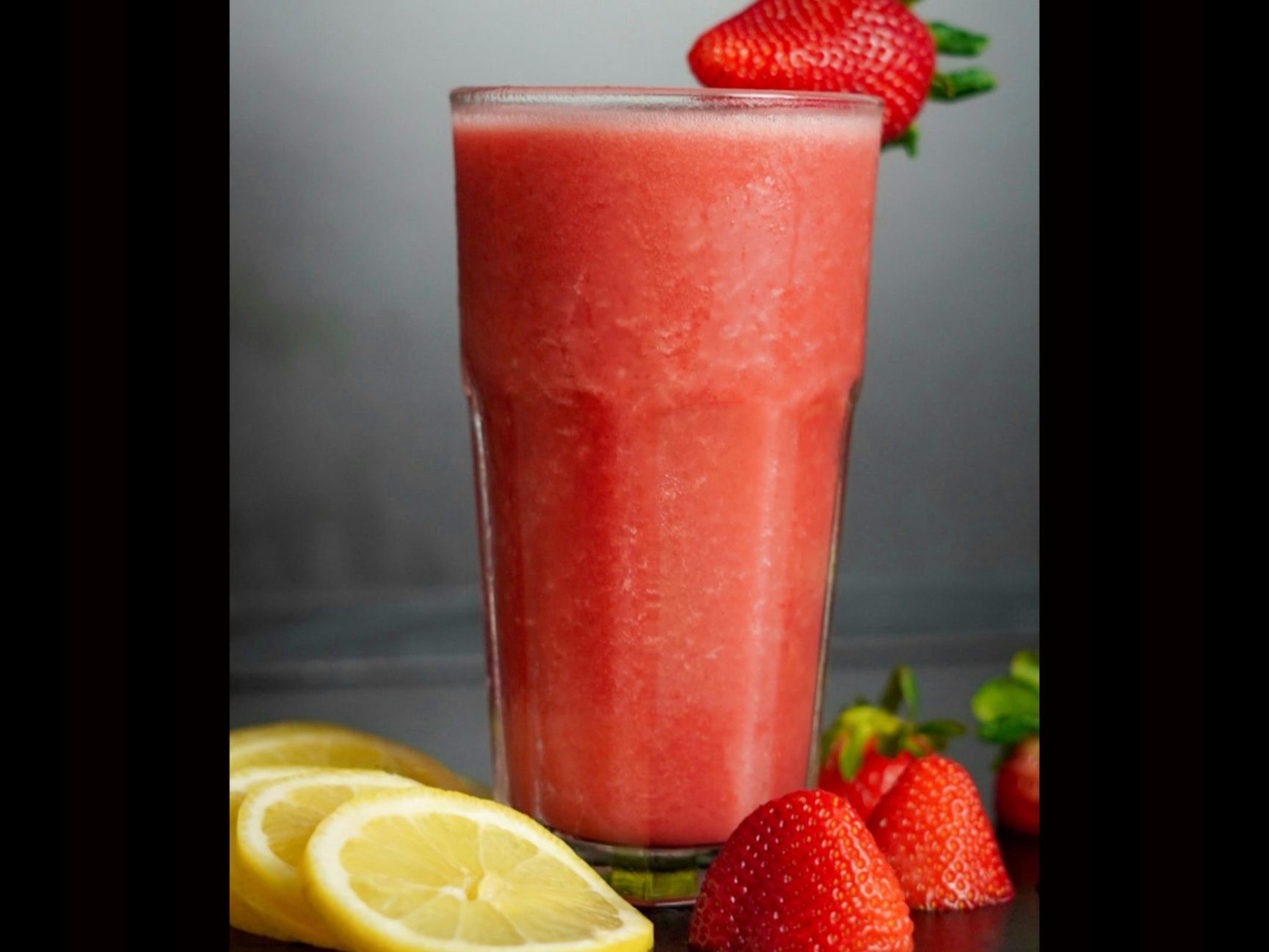 STRAWBERRY EMONADE SMOOTHIE