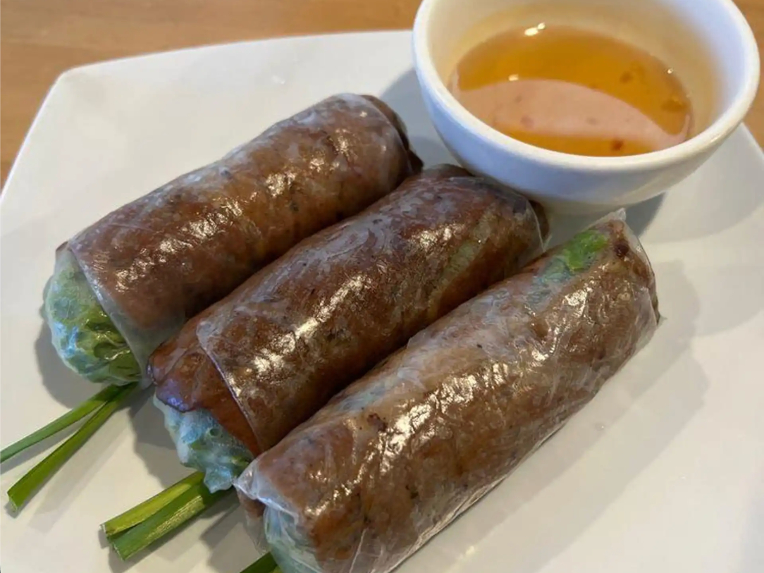 A7. Gỏi Cuốn Thịt Nướng - Grilled Pork Spring Roll.