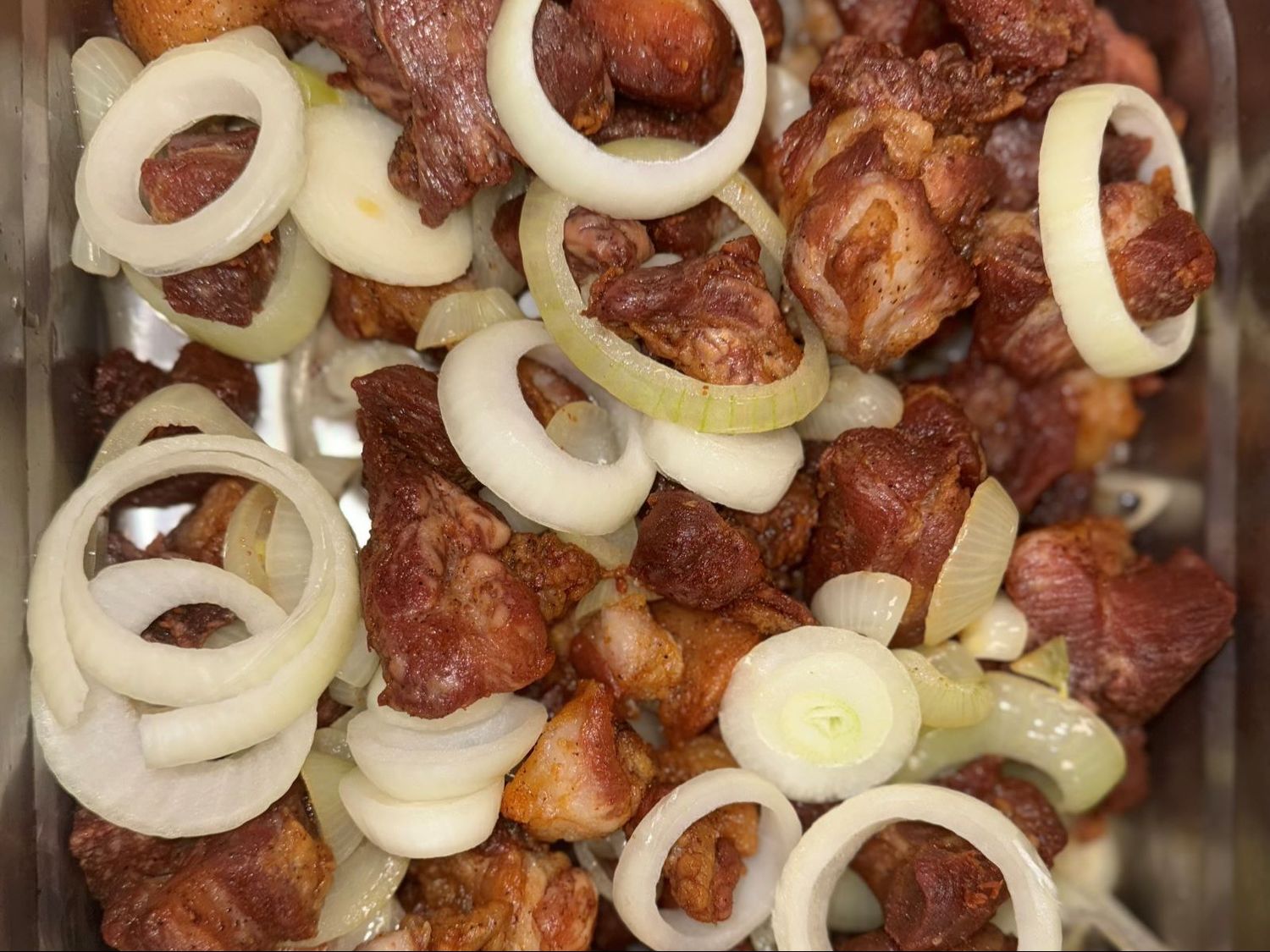 Image-LG Baked Pork Chunks/ Carne encebollada