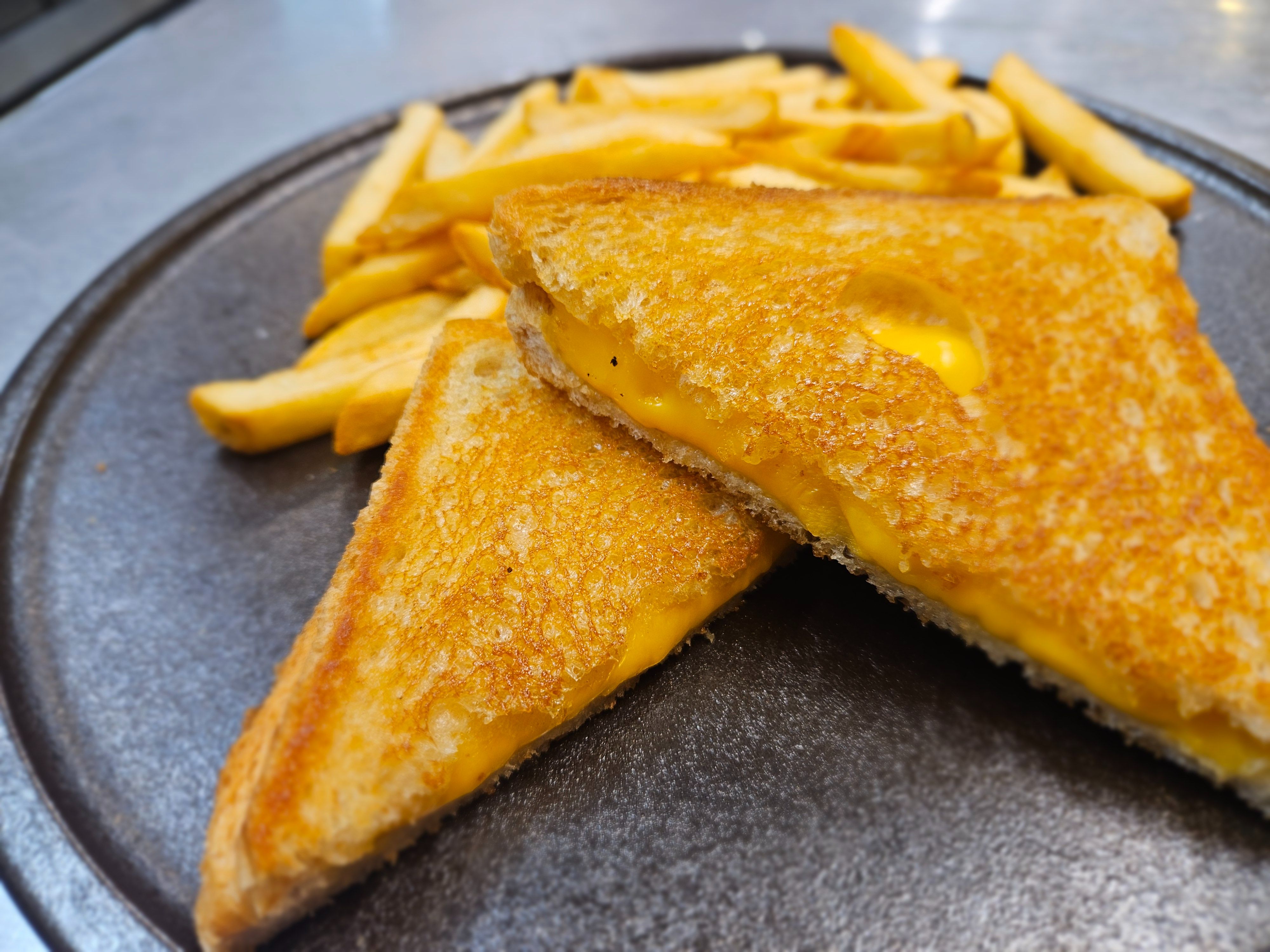 Kids Grilled Cheese & Fries
