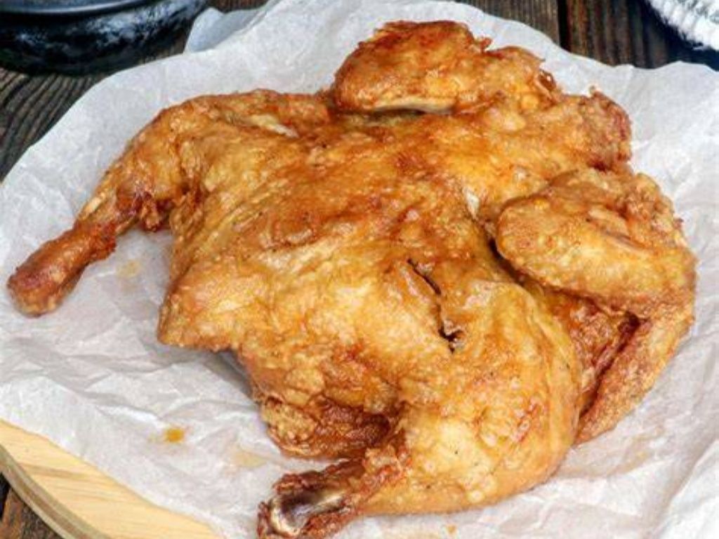 Crispy Fried Chicken (Whole) / Gà Chiên Giòn (Nguyên Con) / 脆皮炸全鸡.
