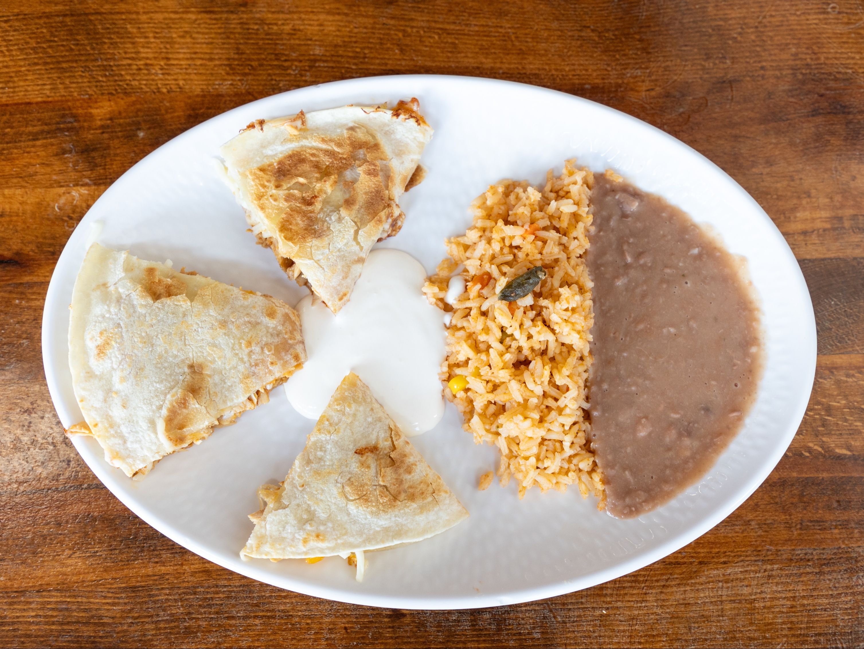 Kids Quesadilla con Arroz Y frijoles.