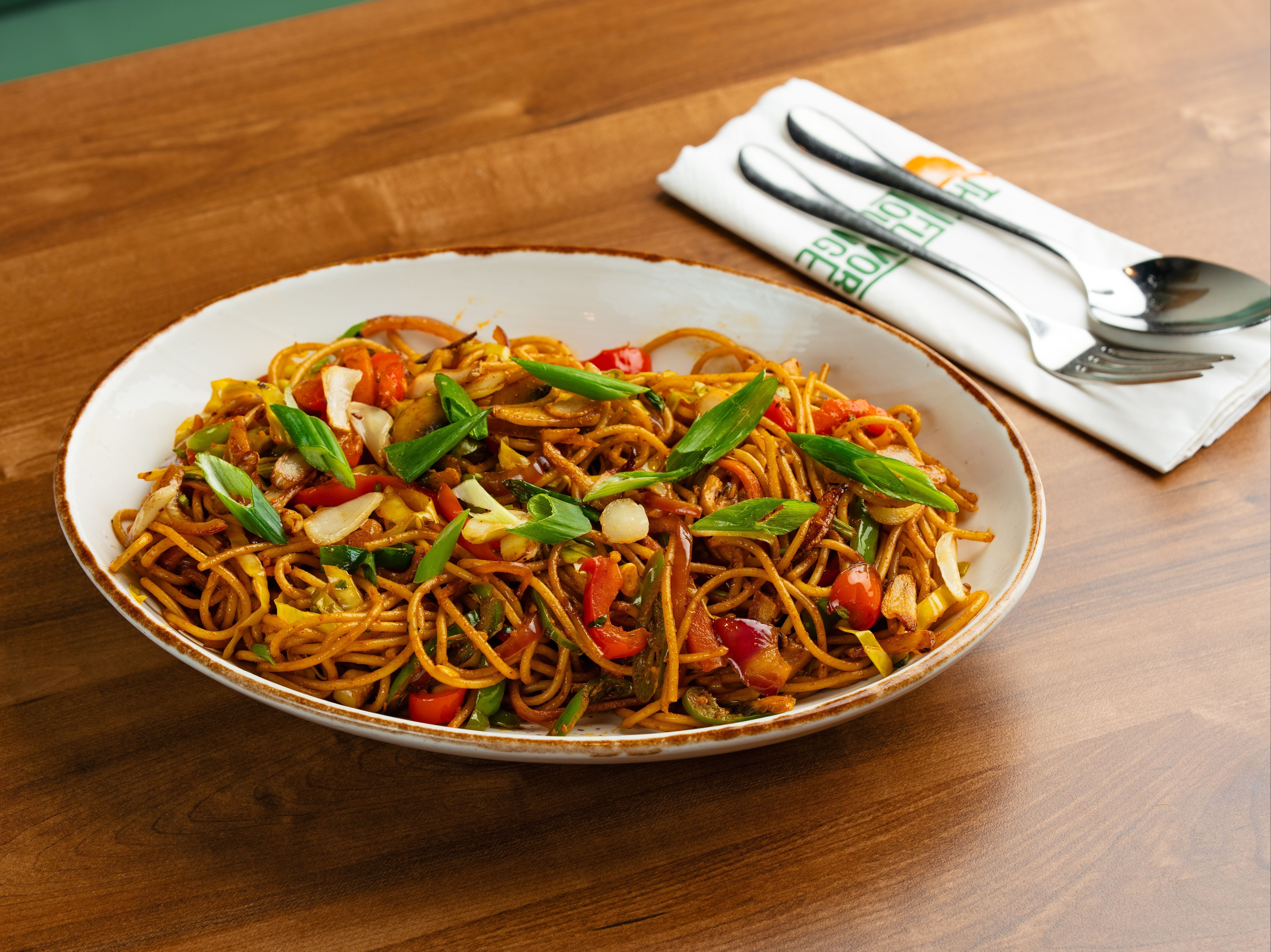 Garlic Hakka Noodles.