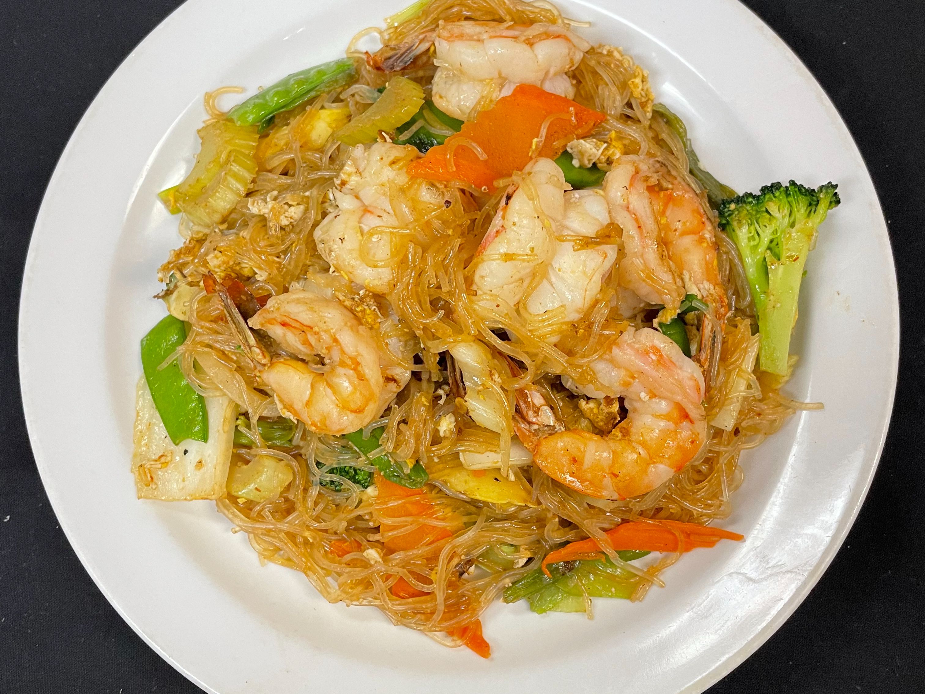 Pad Woon-Sen (D).