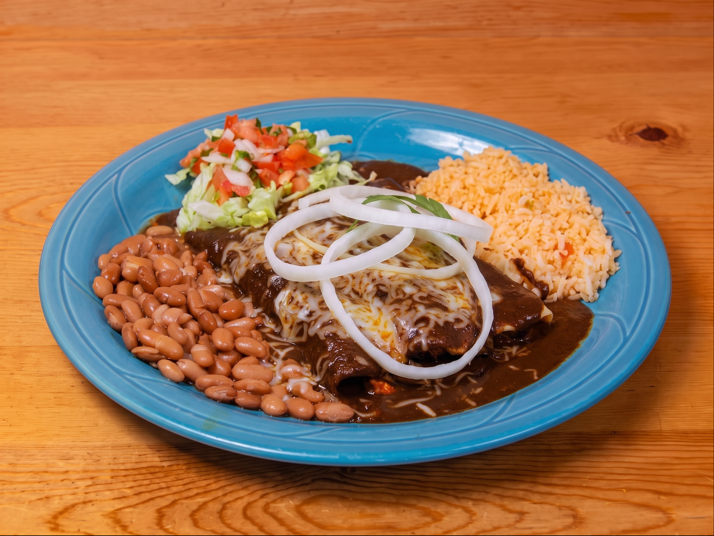 2 Enchiladas en Mole.
