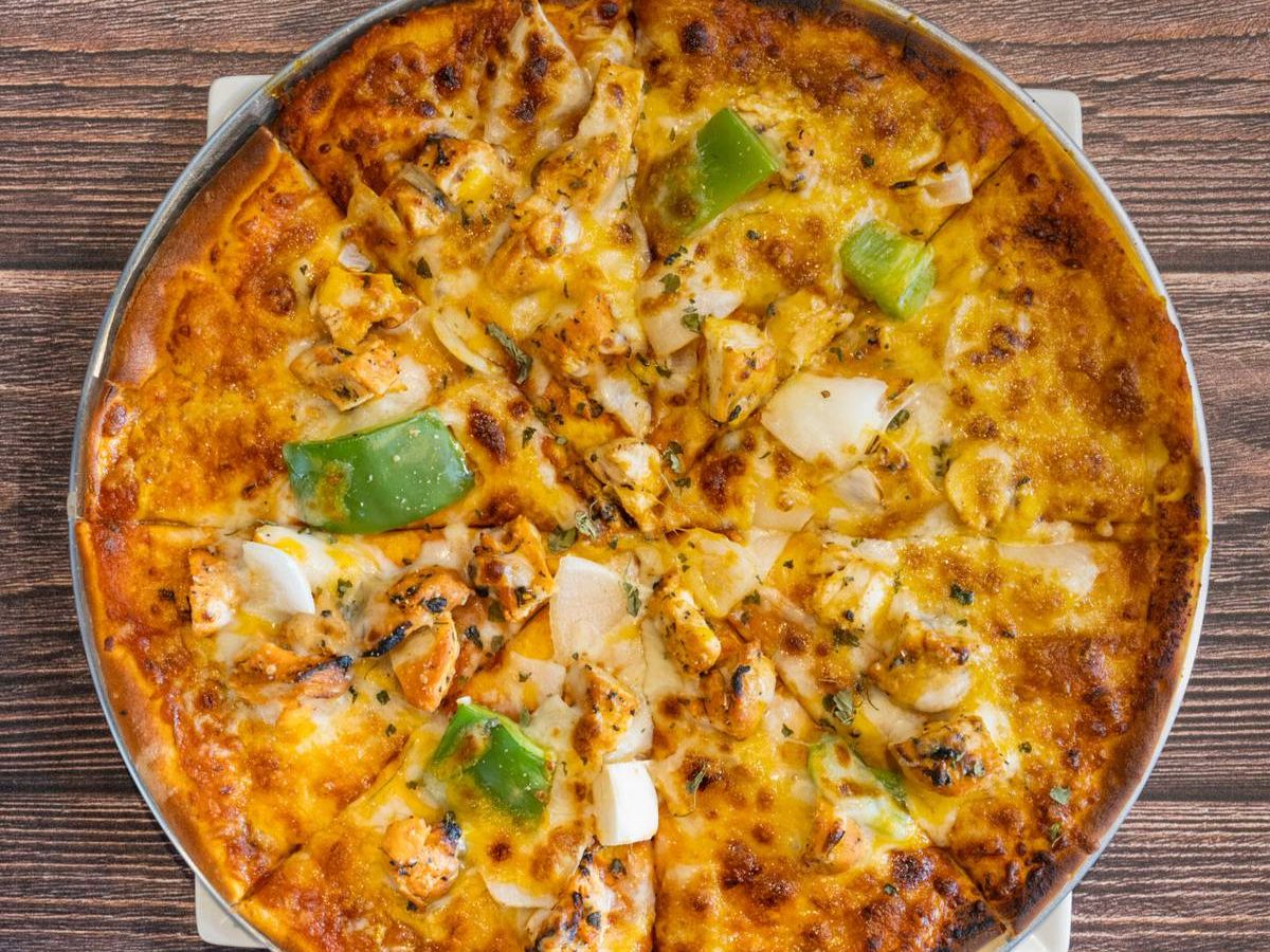 CHILLI CHICKEN PIZZA.