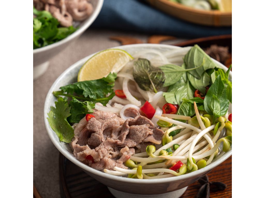 38. Bún Thịt Nướng / Rice Noodle w/Grilled Pork.