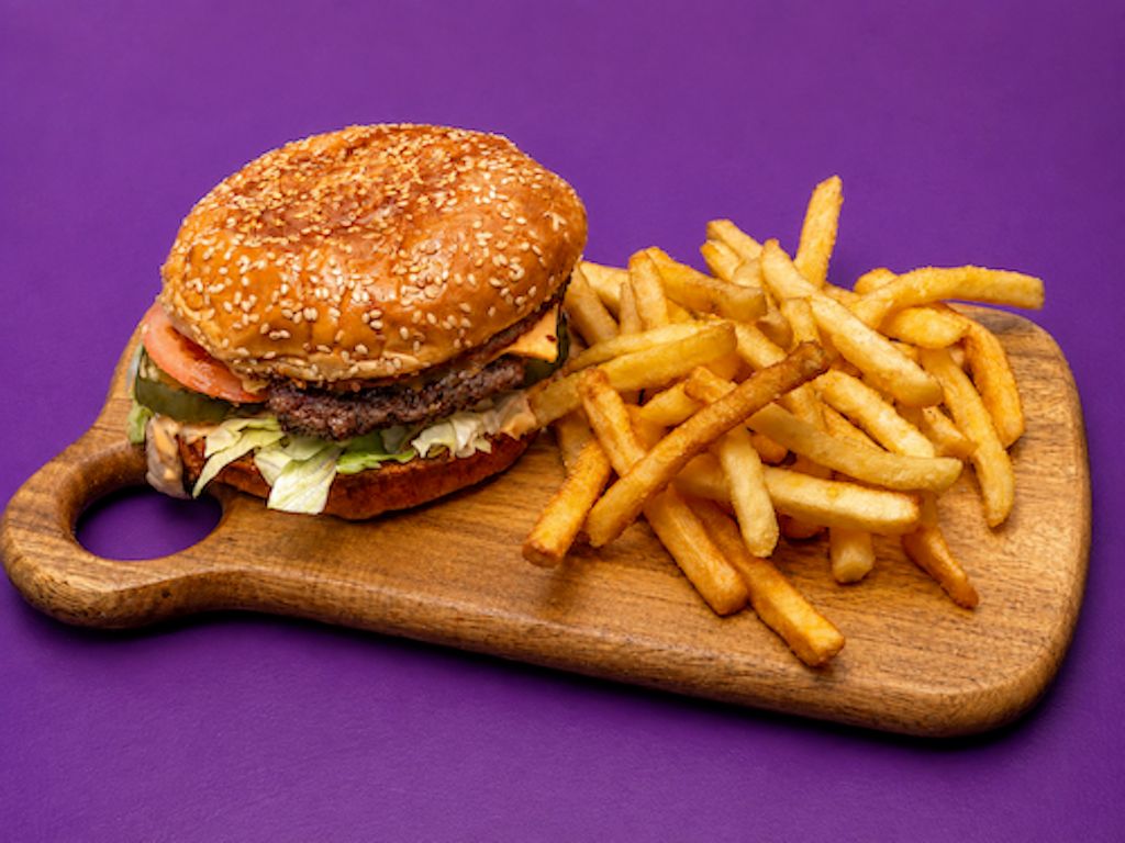 Deluxe Cheeseburger Meal.