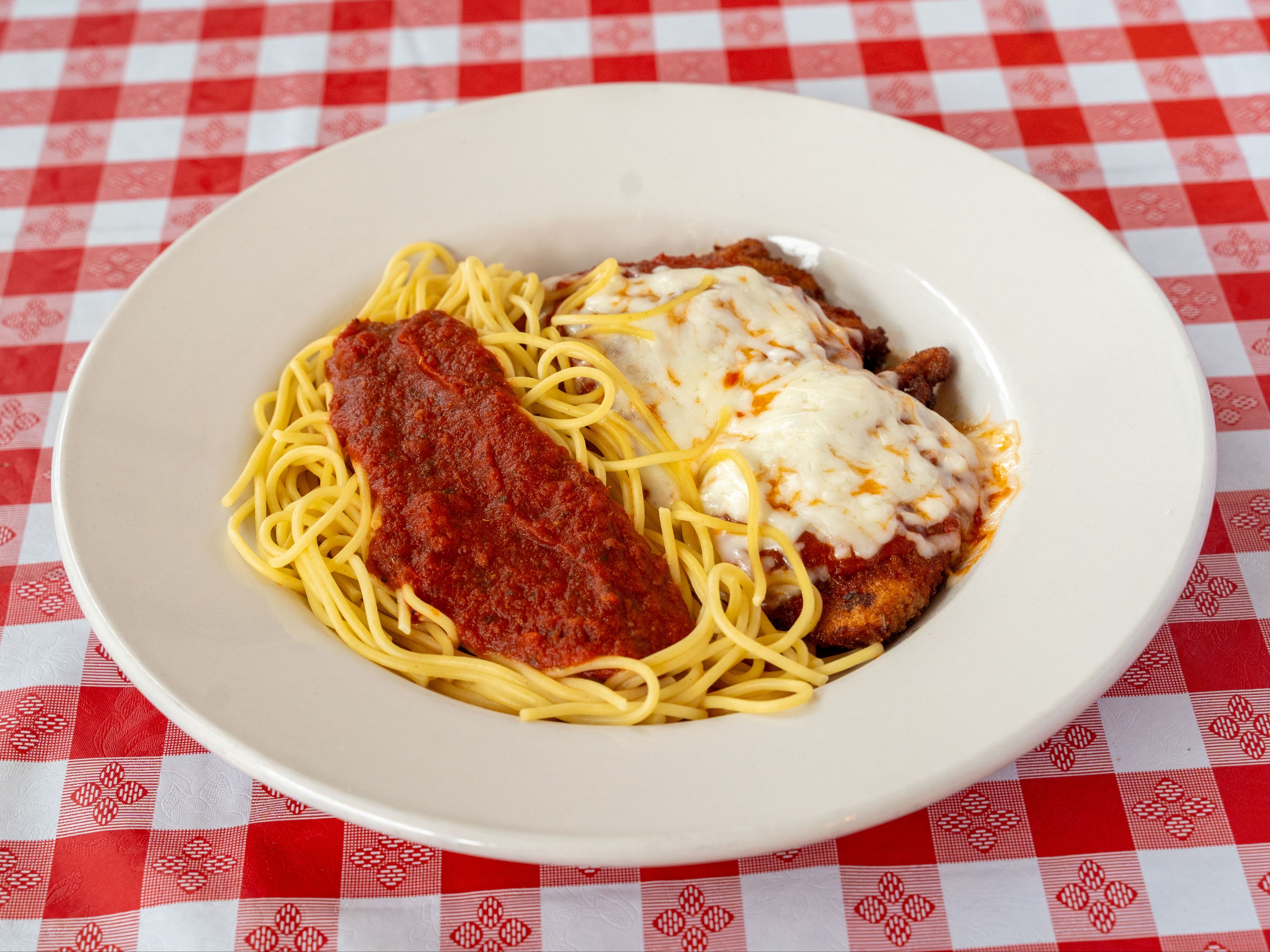 Chicken Parmigiana (L).