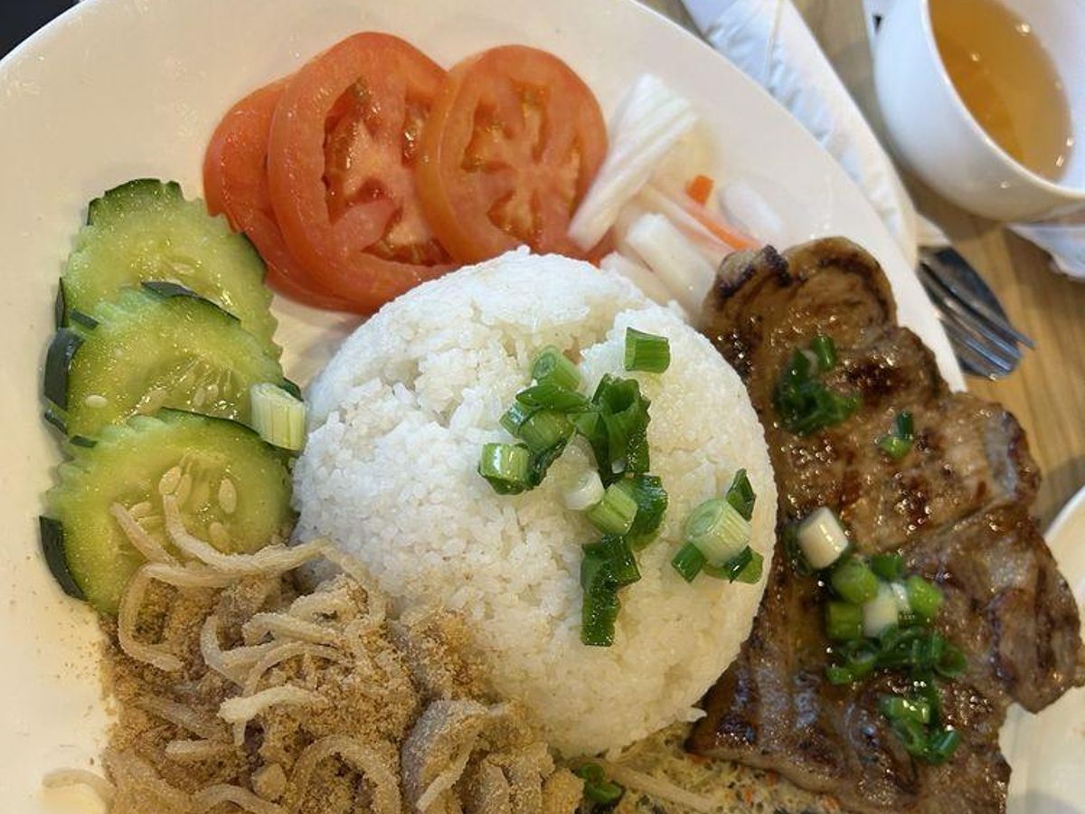 Rice Plate Fried Chicken - Com Ga Chien Gion.