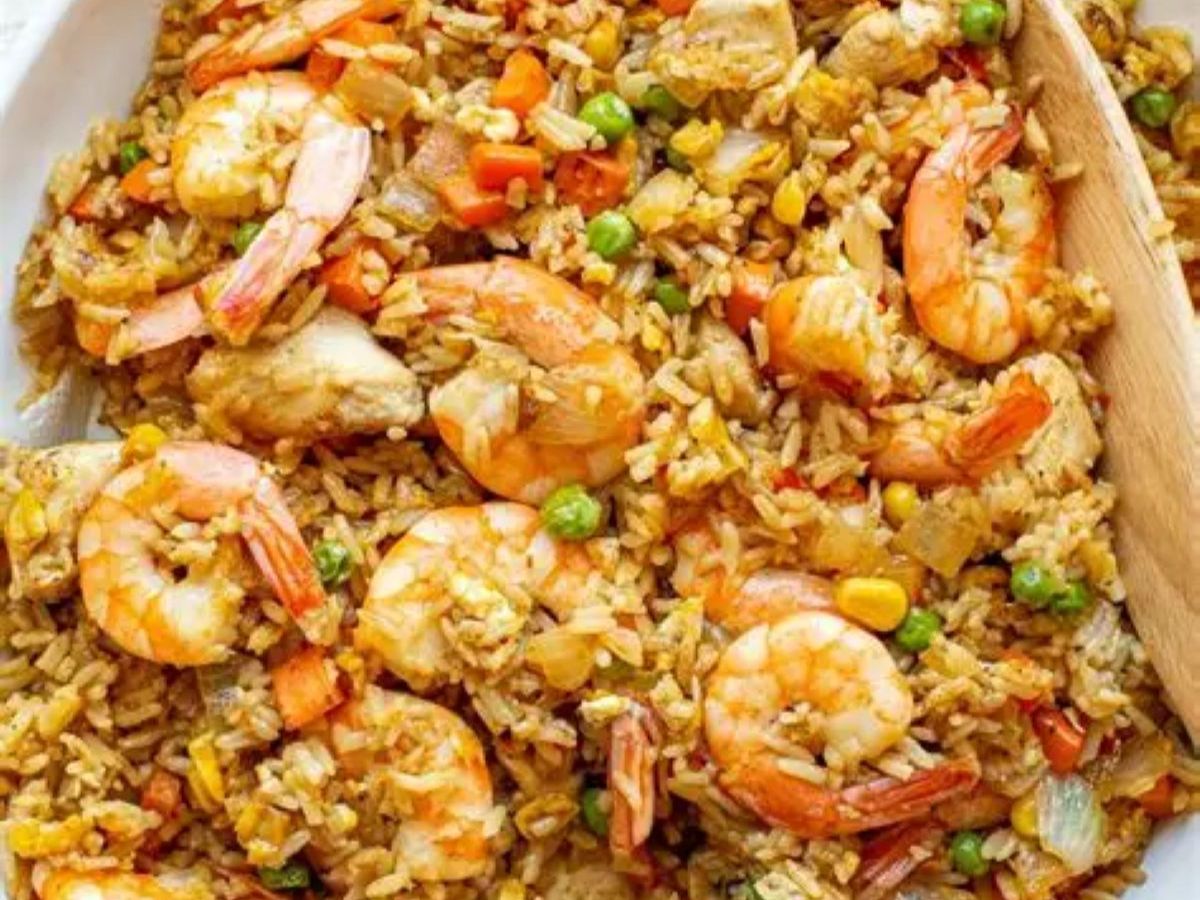 SP17. Shrimp Fried Rice Combo / Cơm chiên tôm kèm combo / 烤猪肉芙蓉蛋套餐.
