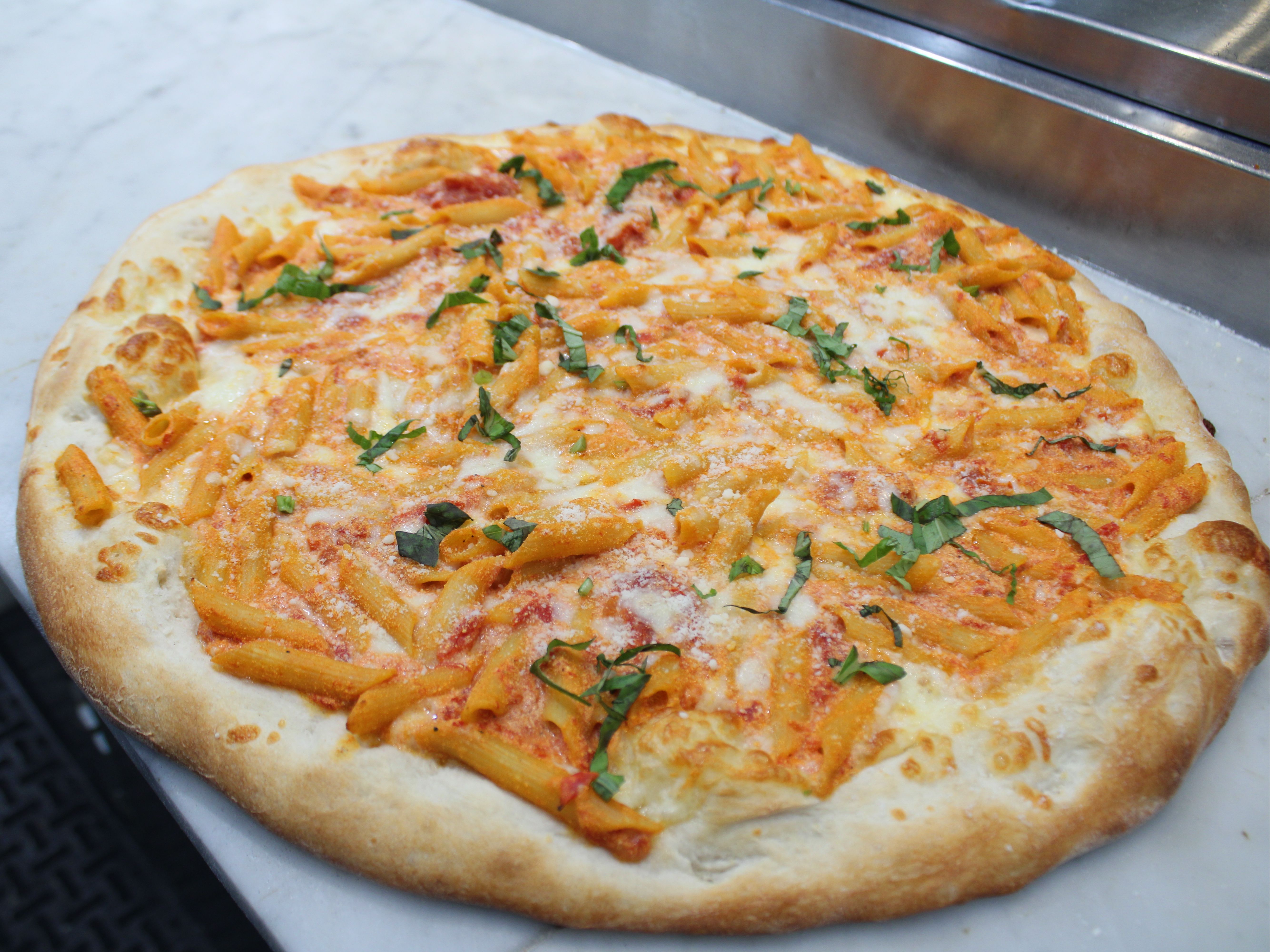 Penne Vodka Pizza - MED.