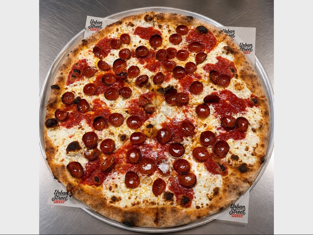 Cup & Char Roni & Cheese Pizza 16'.