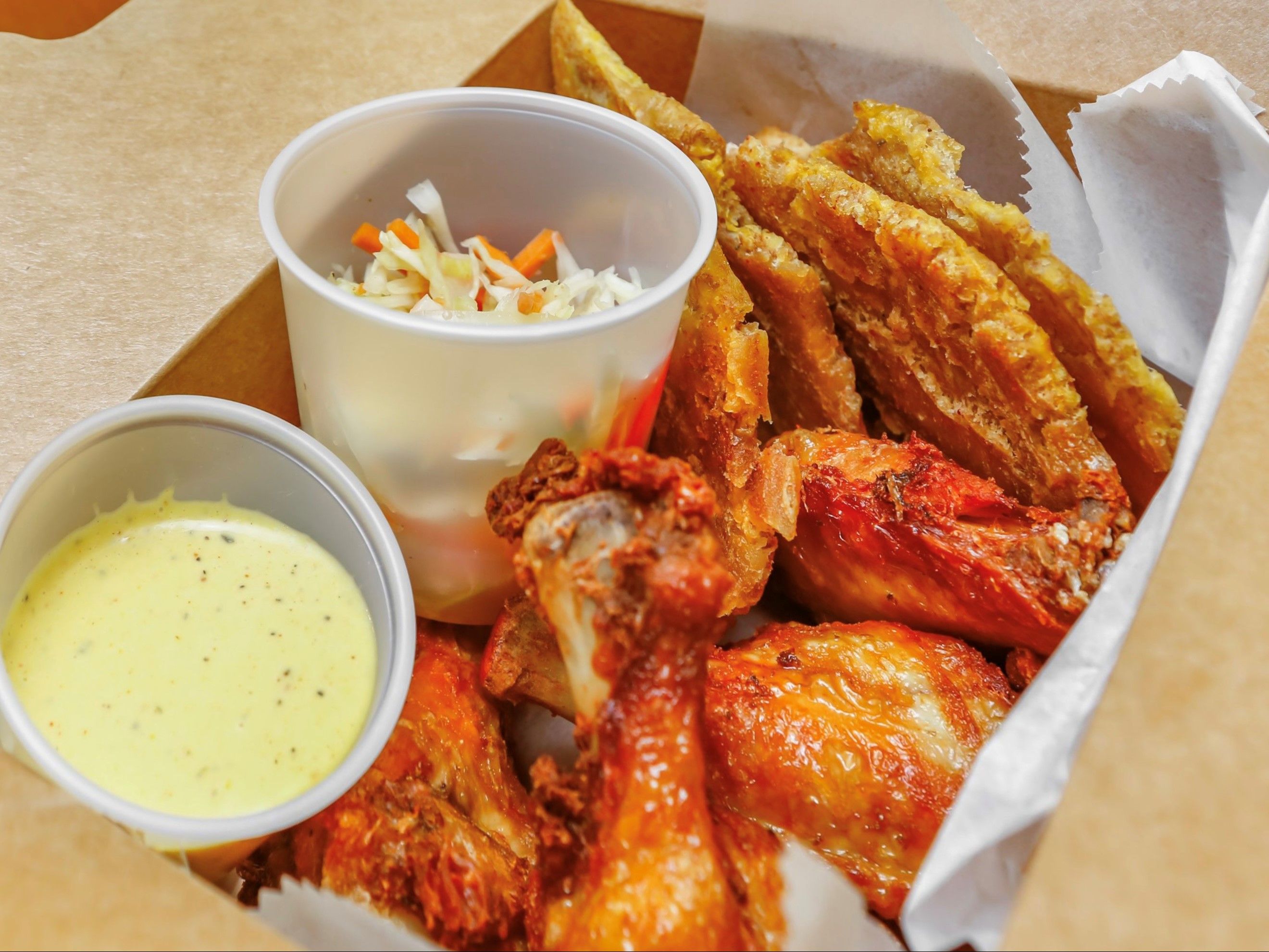 8pcs Wings w/Fried Plantain.