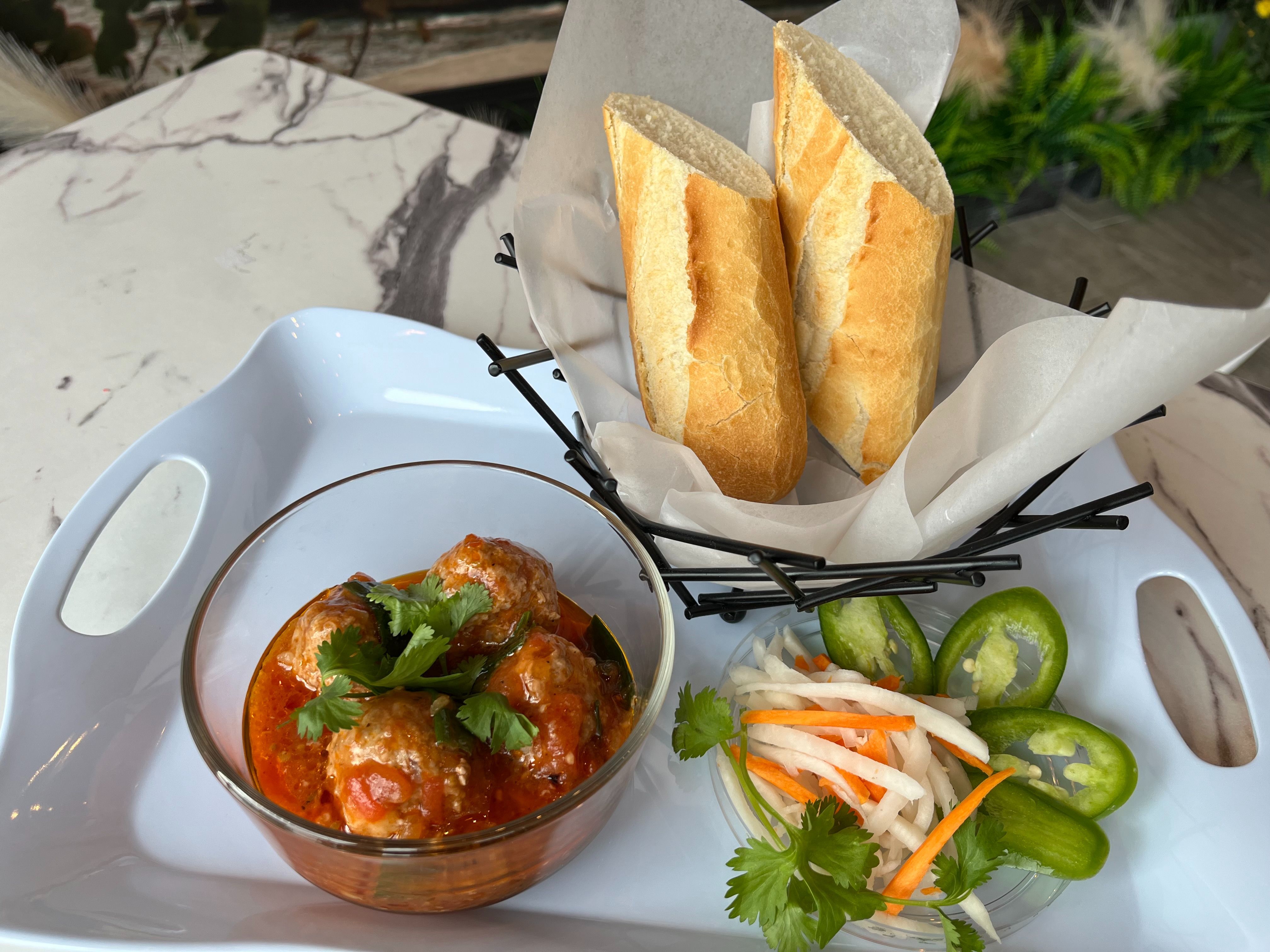 CE10. BANH MI MEAT BALLS - Bánh mì  Xíu Mại.