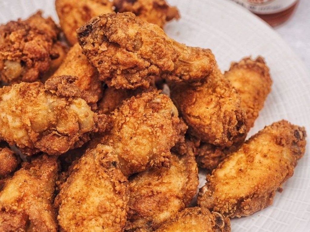 Fried Chicken Wings (8)/ Cánh gà chiên (8) /炸鸡翅（8个）.