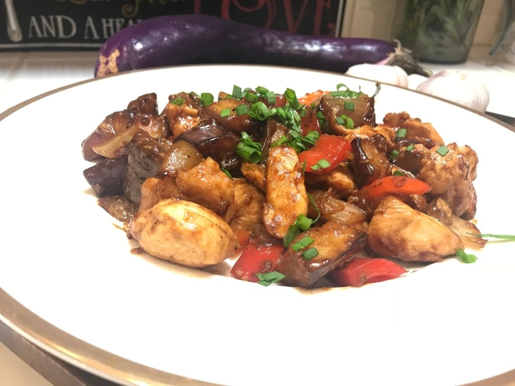 Diced Chicken w/ Eggplant / Gà cắt hạt lựu với Cà tím / 鸡丁炒茄子.