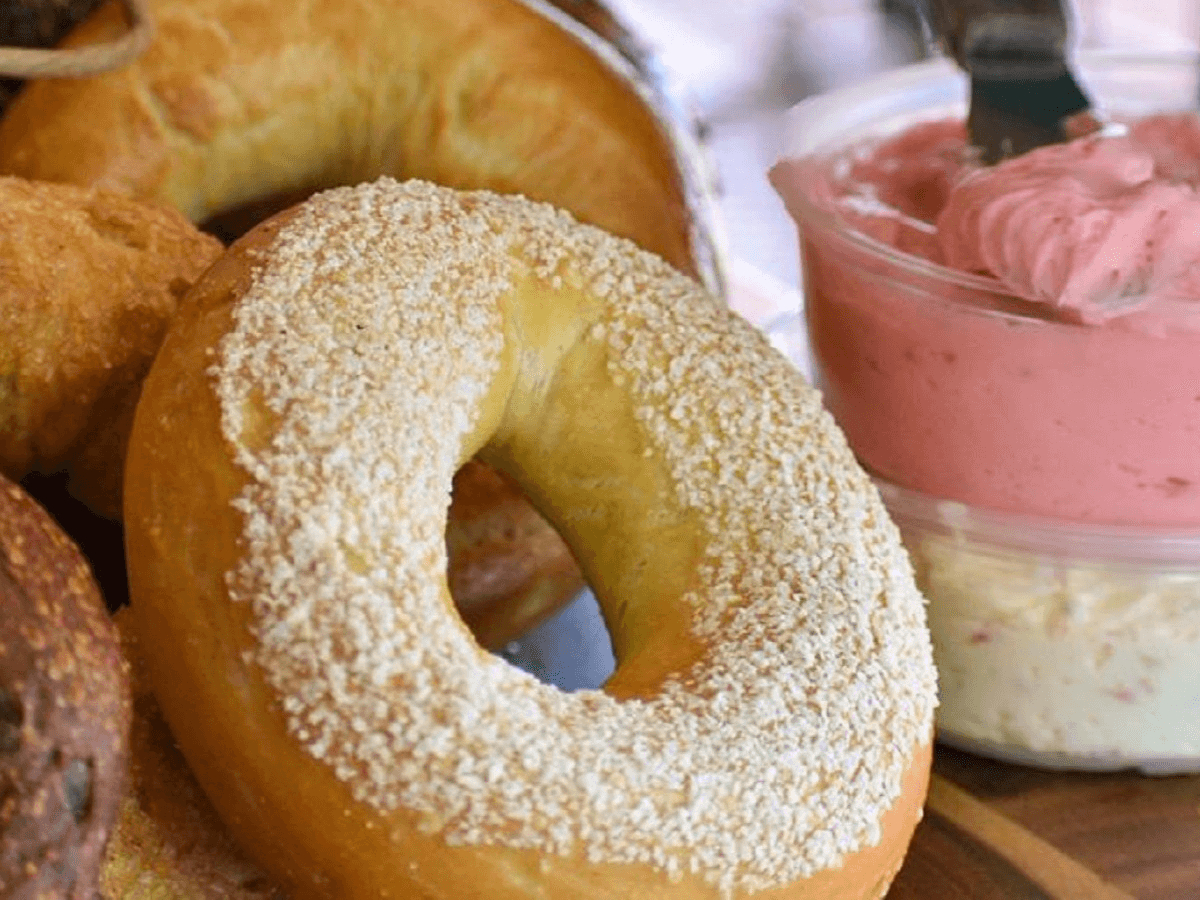 BAKERS 1/2 DOZEN DEAL (7 BAGELS+1CC).