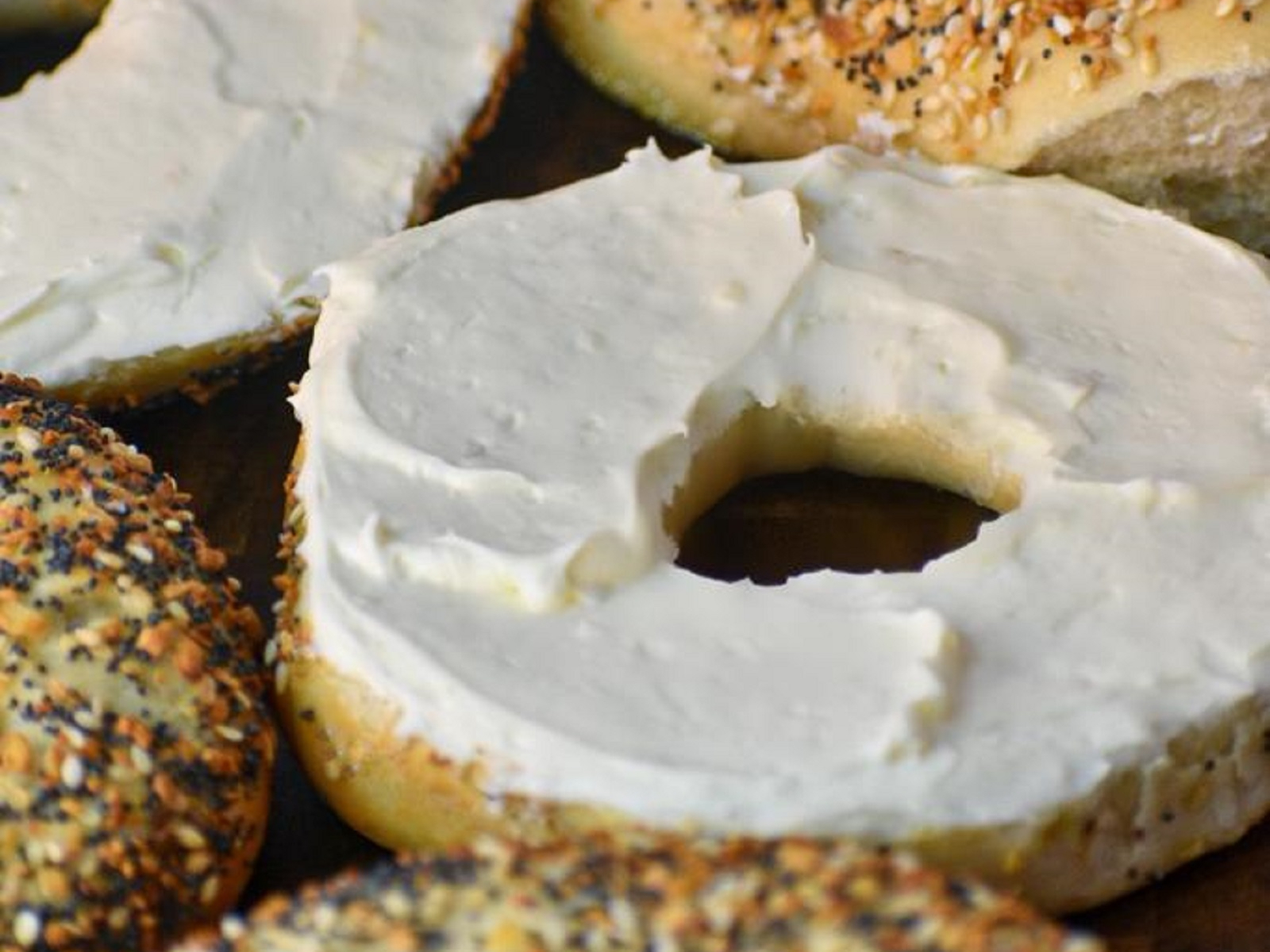 BAGEL W/ CREAM CHEESE.