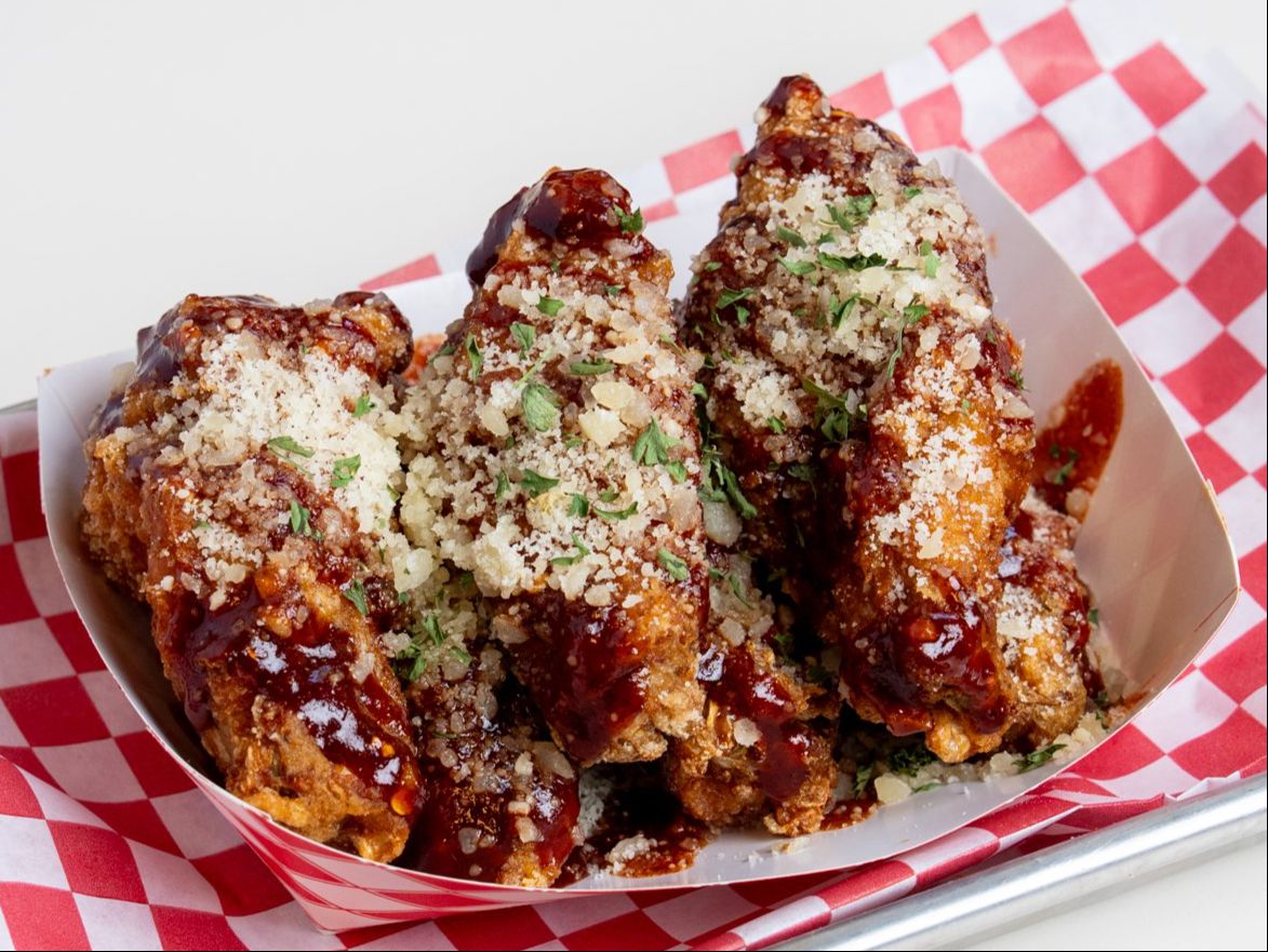 8 Wings.