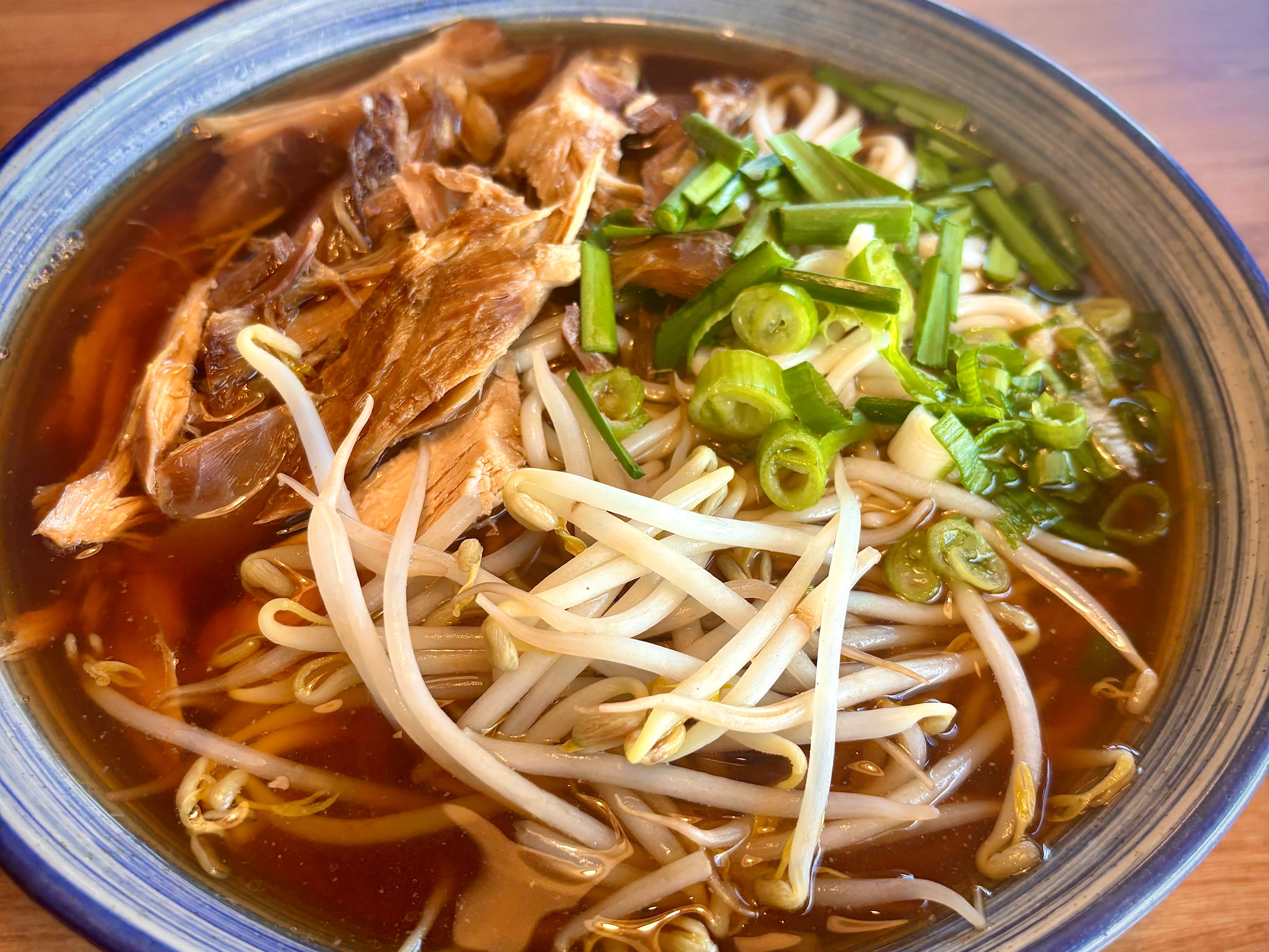 Soupe de nouilles de riz au poulet/Chicken rice noodle soup
