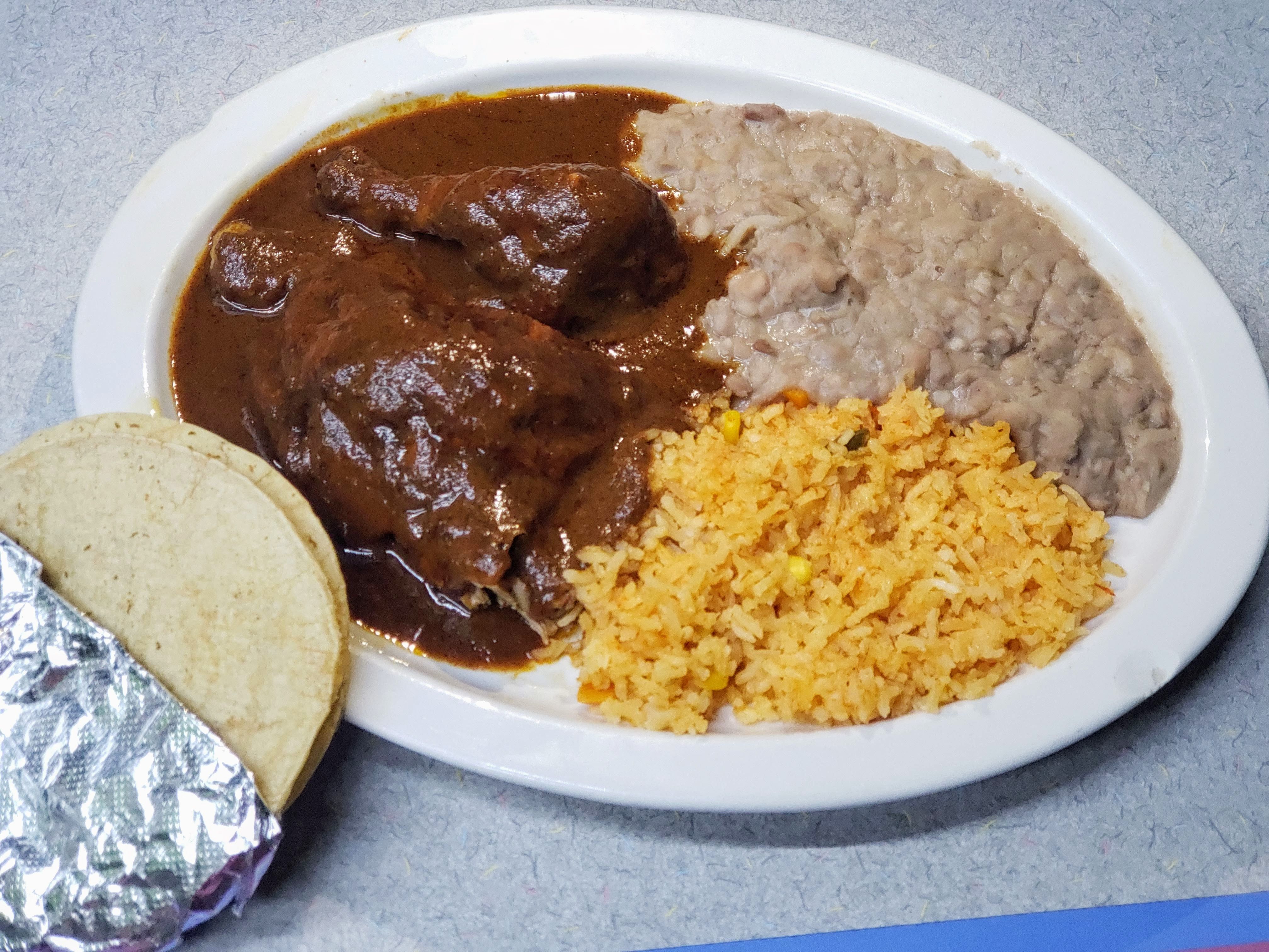 Mole con Pollo combo