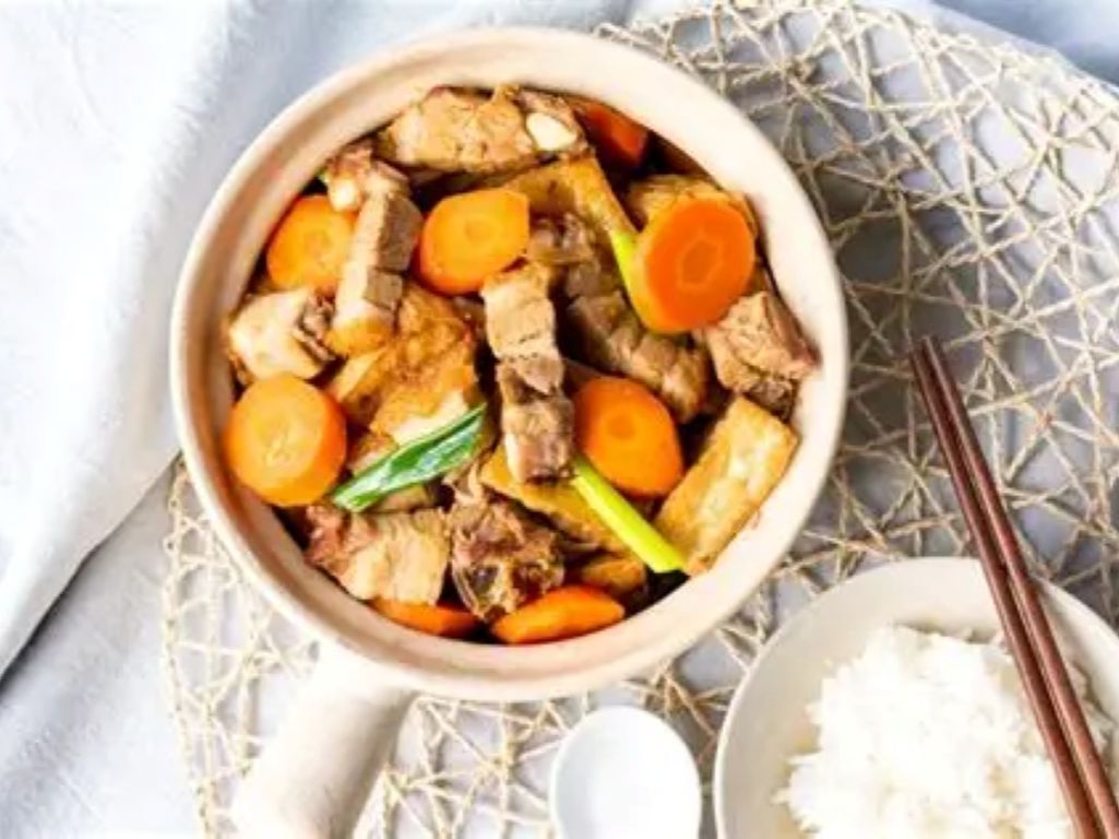 Roast Pork w/ Braised Tofu / Thịt Heo Quay với Đậu Hũ Kho / 烤猪肉配红烧豆腐.