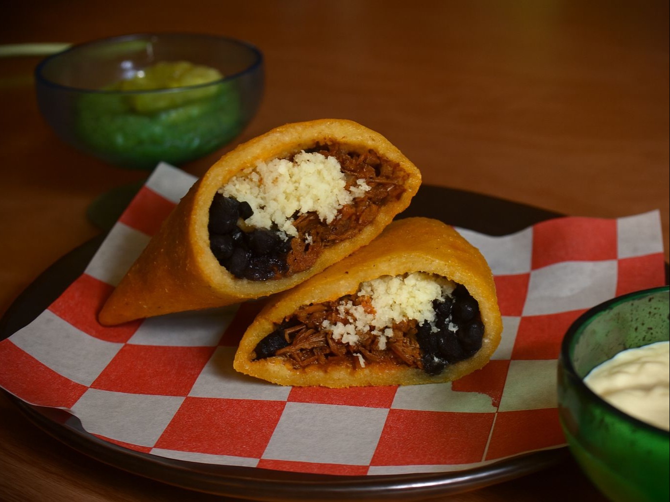 Pabellón Empanada / Empanada Pabellón.