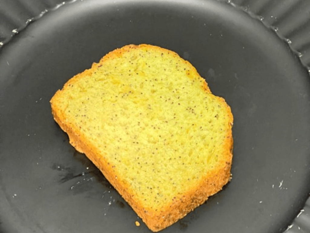 Lemon poppyseed pound cake