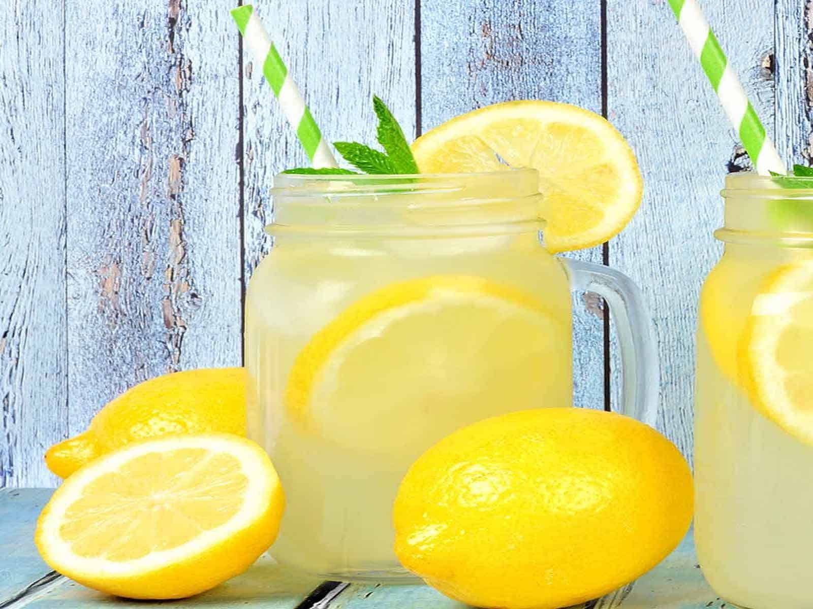 Fresh Lemonade Juice.
