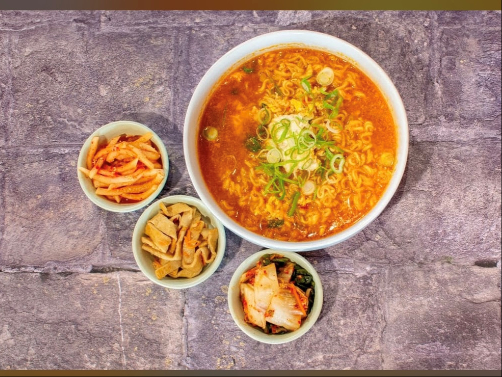 VEGETABLE SHIN RAMEN.