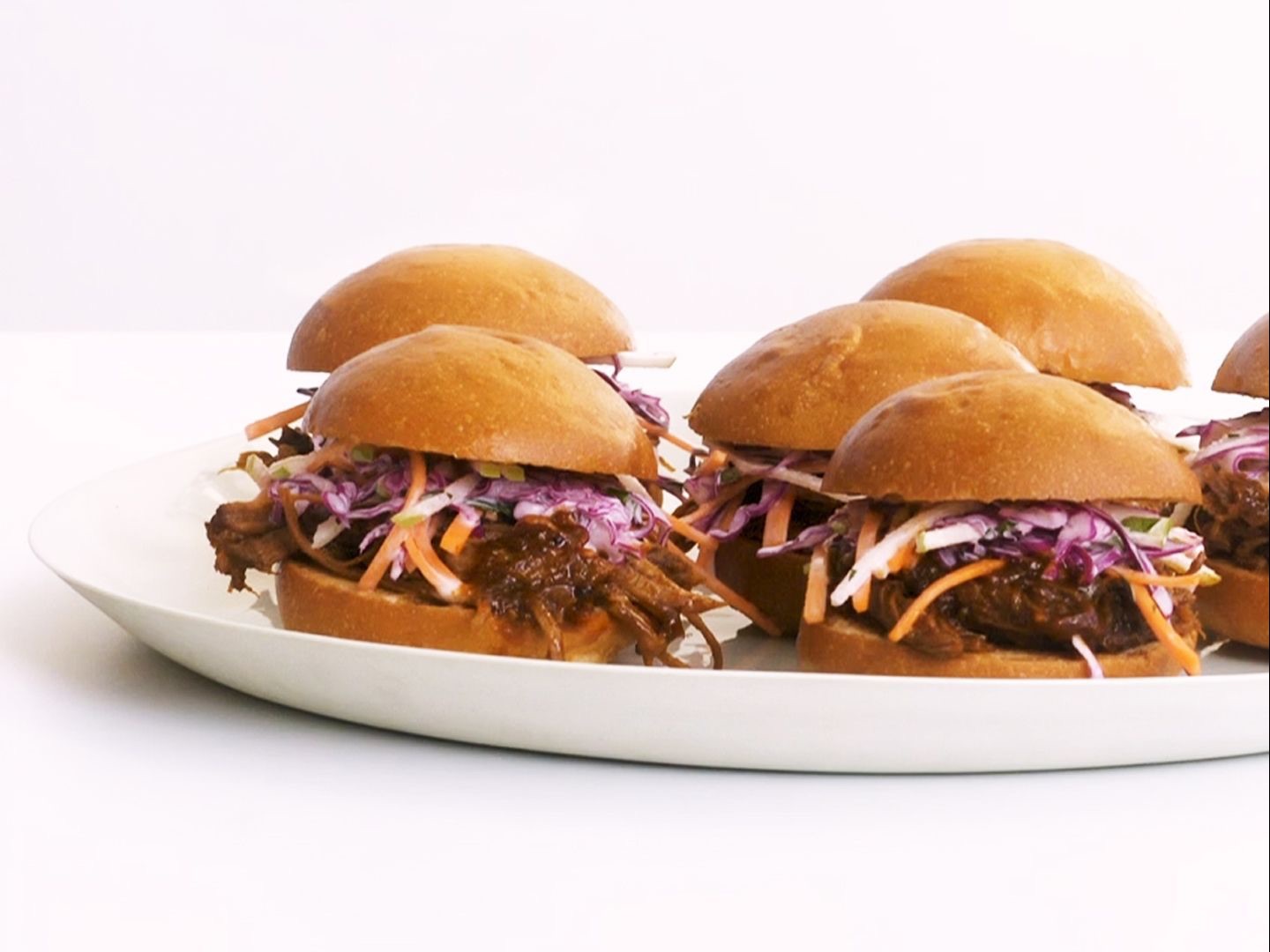 BBQ Brisket Sliders (Mini Sándwiches de Brisket BBQ)