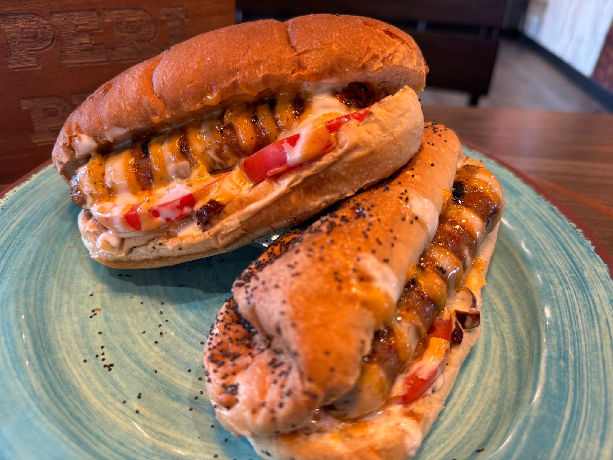 PERI BRATWURST HOT DOG.
