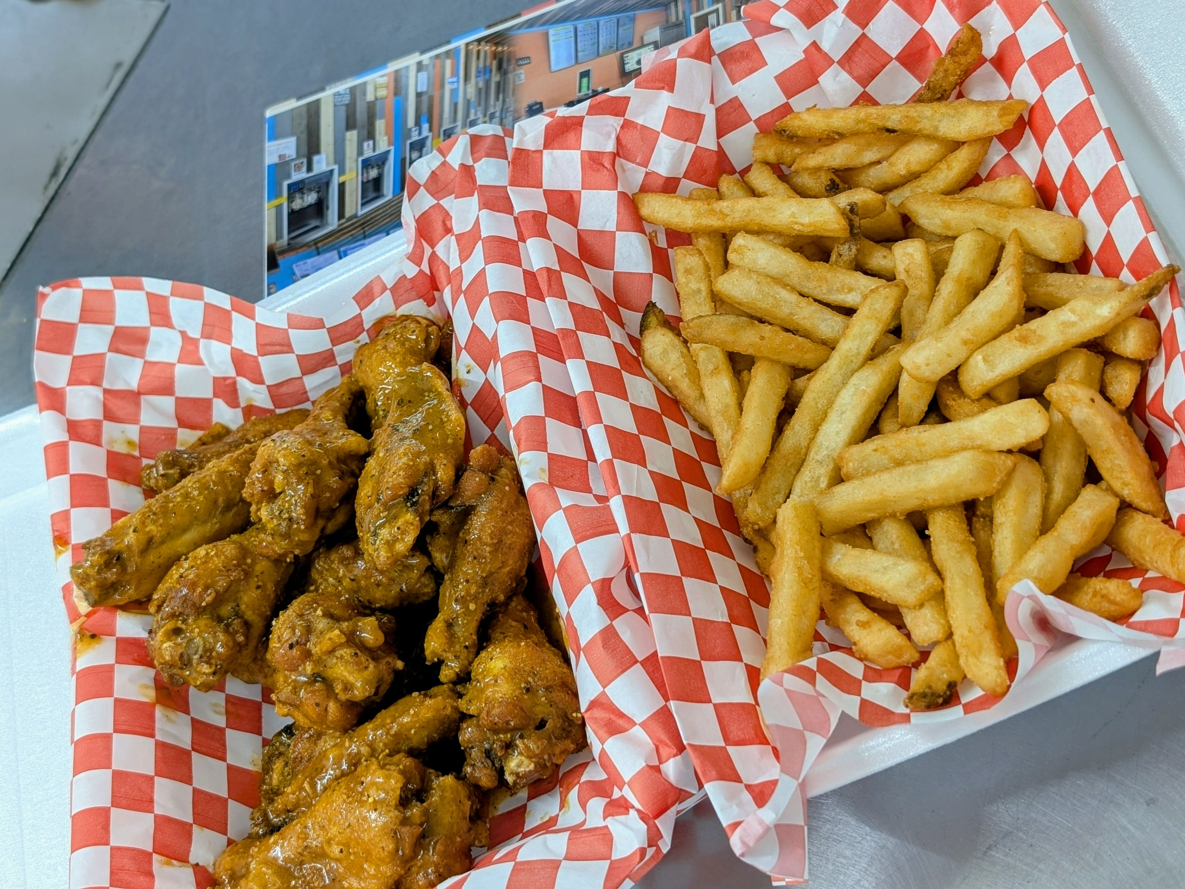 Wings Traditional 14pc Combo 2 Sauces.