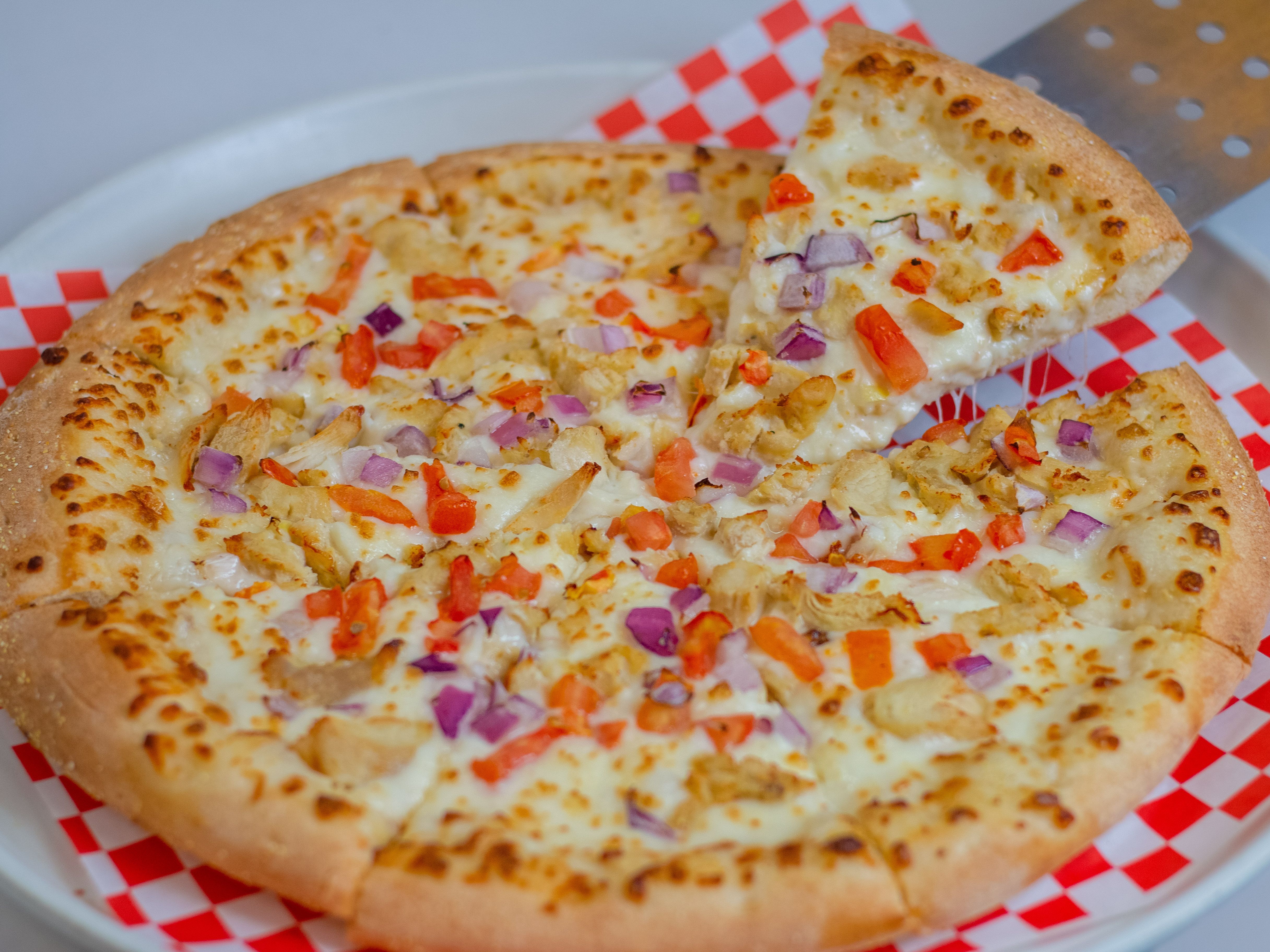 12" Garlic Chicken Pizza.