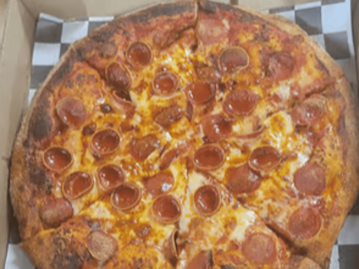 16" Pepperoni Pizza.