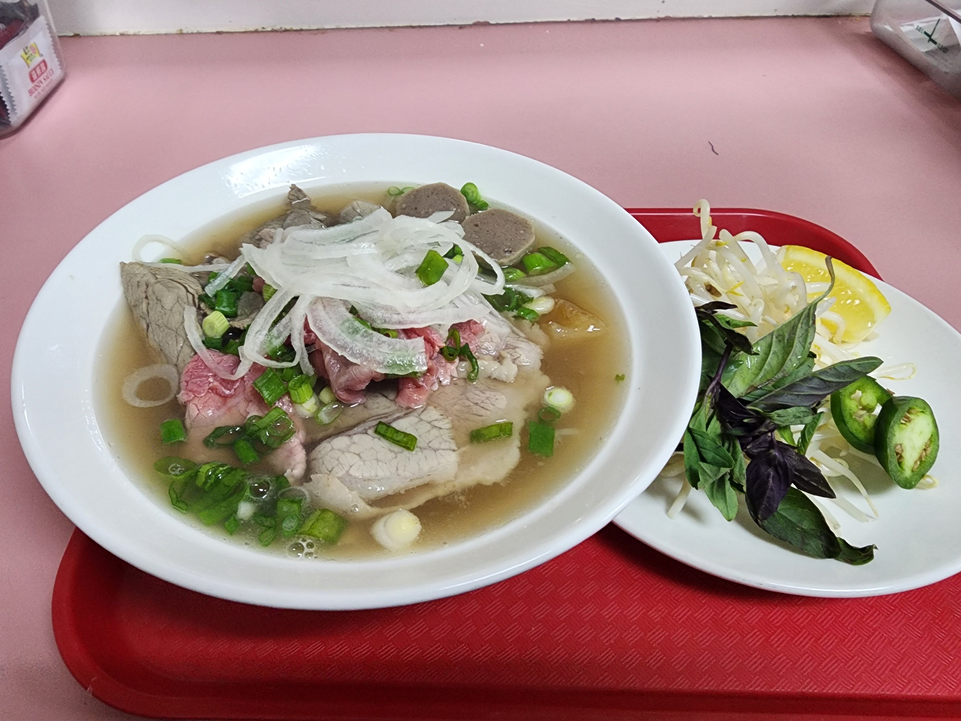 BN1. Special Combination(rare steak, Well Done, FAT brisket,tendon,beef Ball)(Noodle Soup)