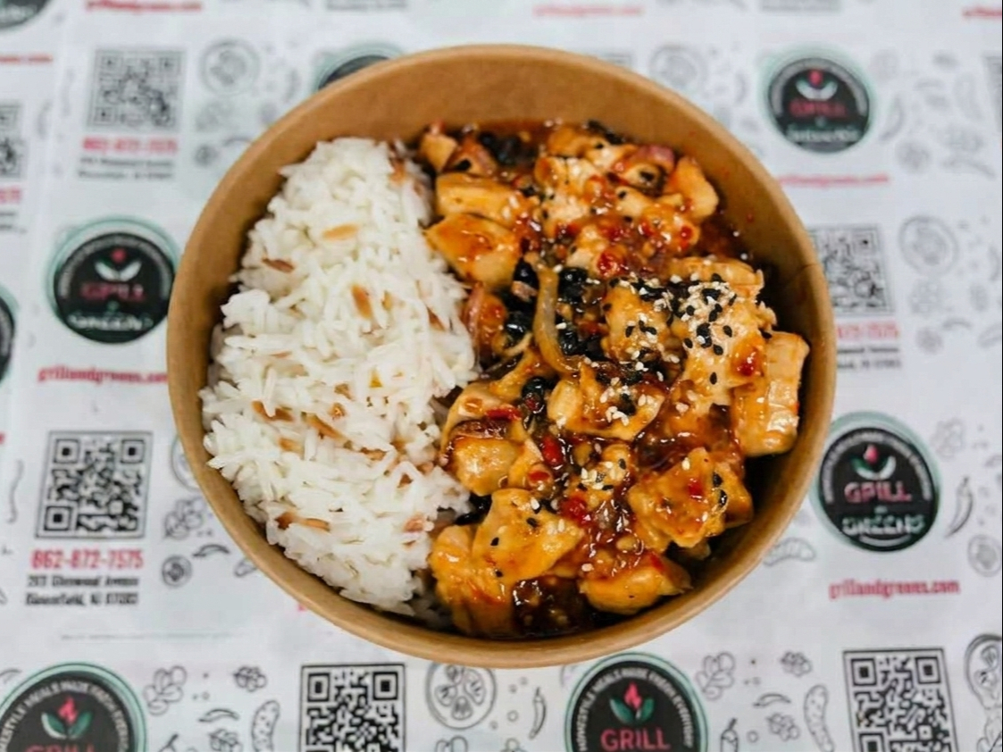 Chicken With Thai Chili Sauce(Serve 5-7).