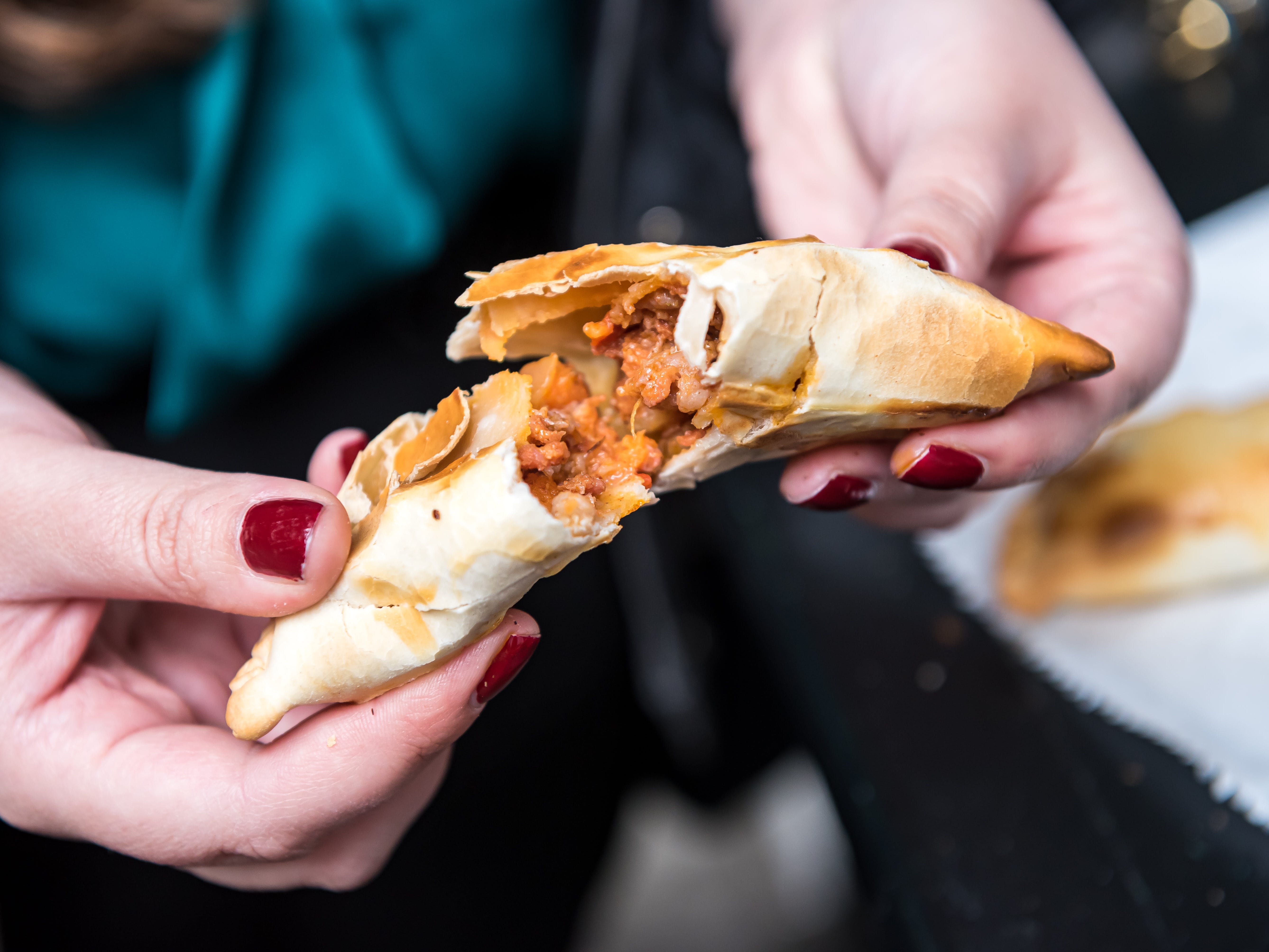 Empanada Porteña XL (beef).