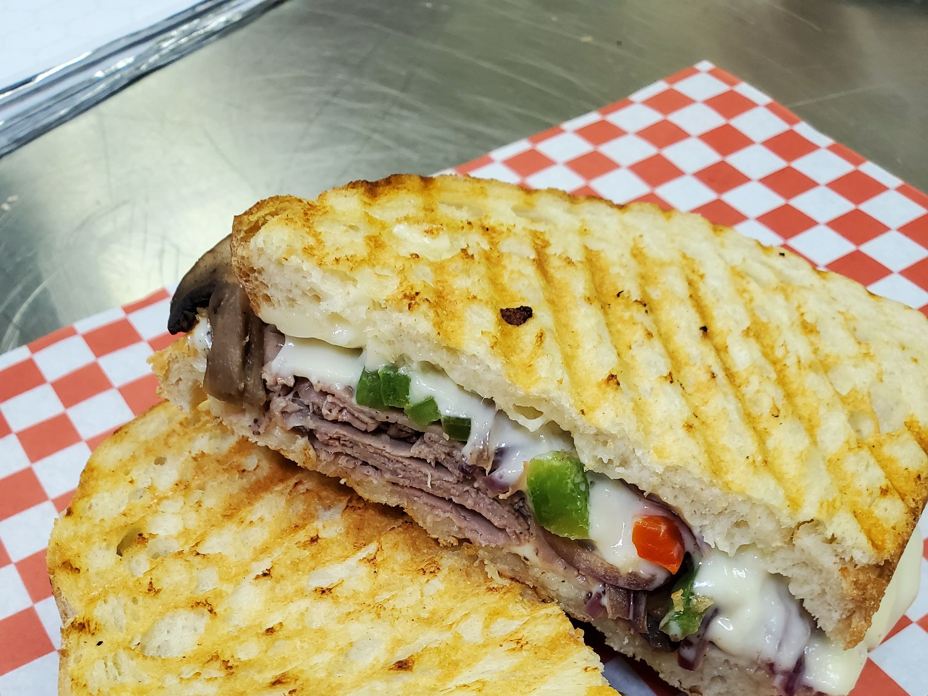 © LW Roast Beef Philly Panini