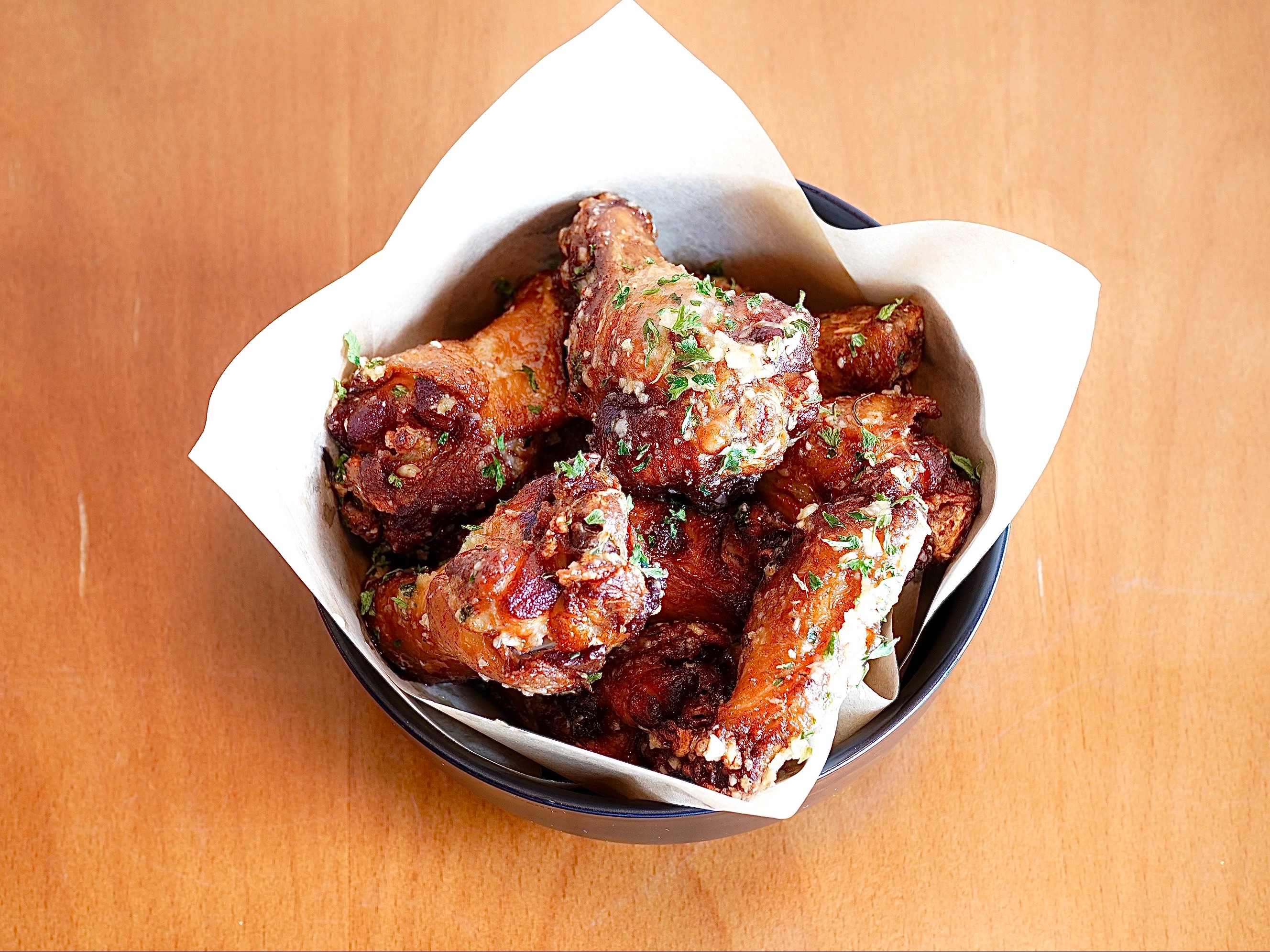 Crispy Garlic Wings.
