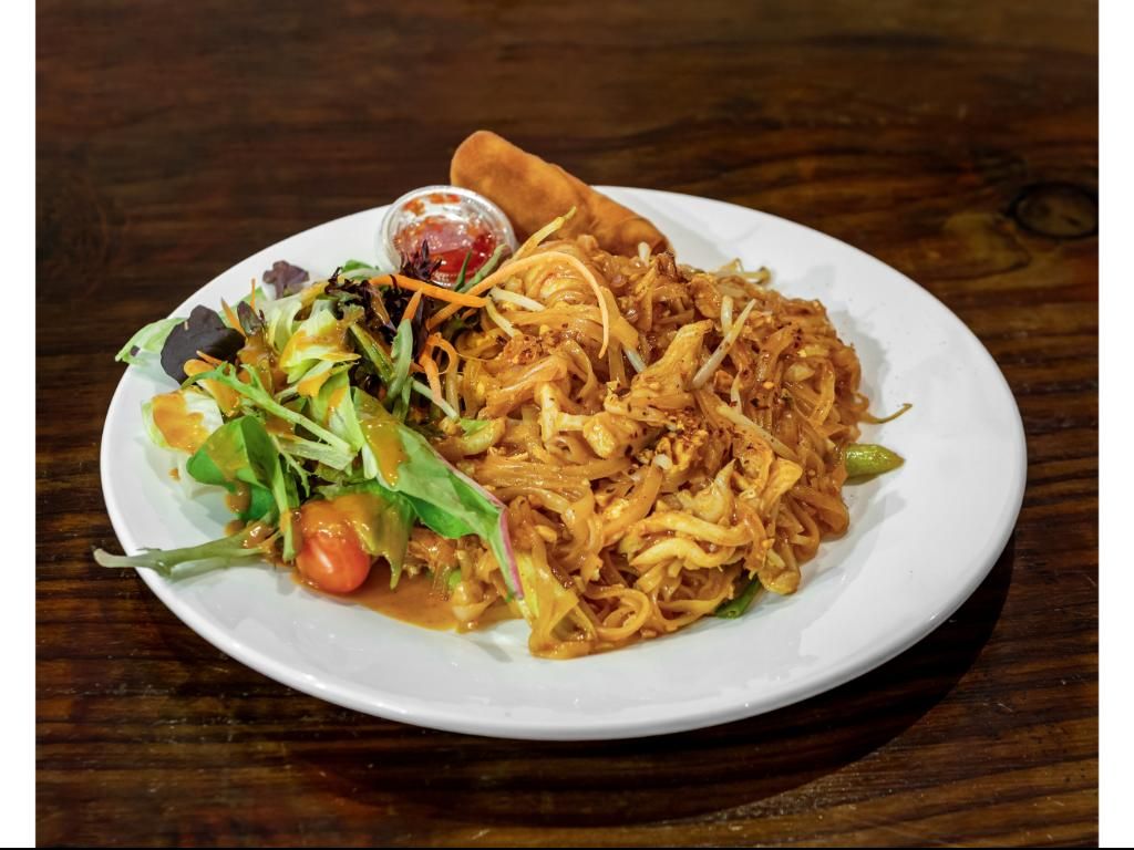 (L) Pad Thai Noodle.